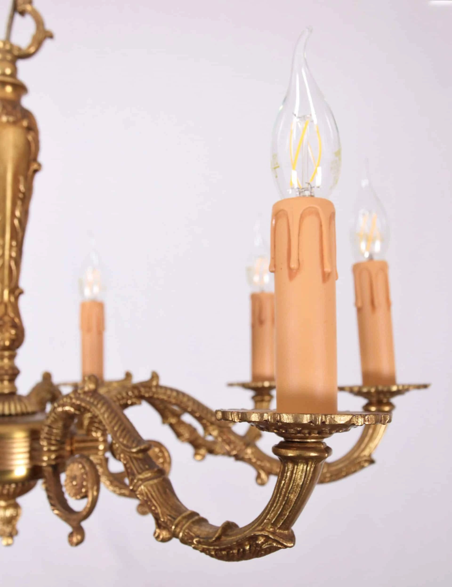 Osmiramenný eklektický lustr