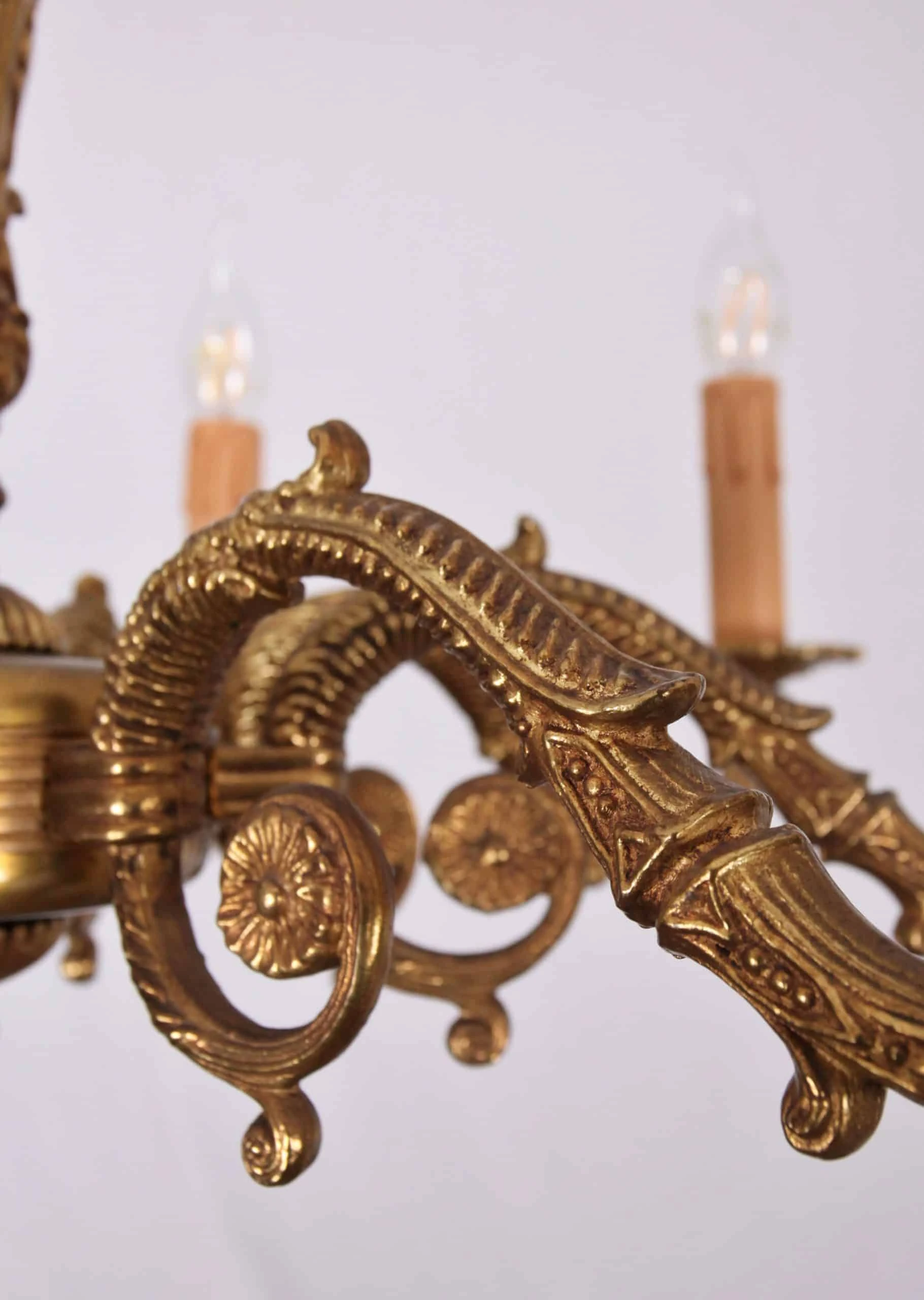 Osmiramenný eklektický lustr