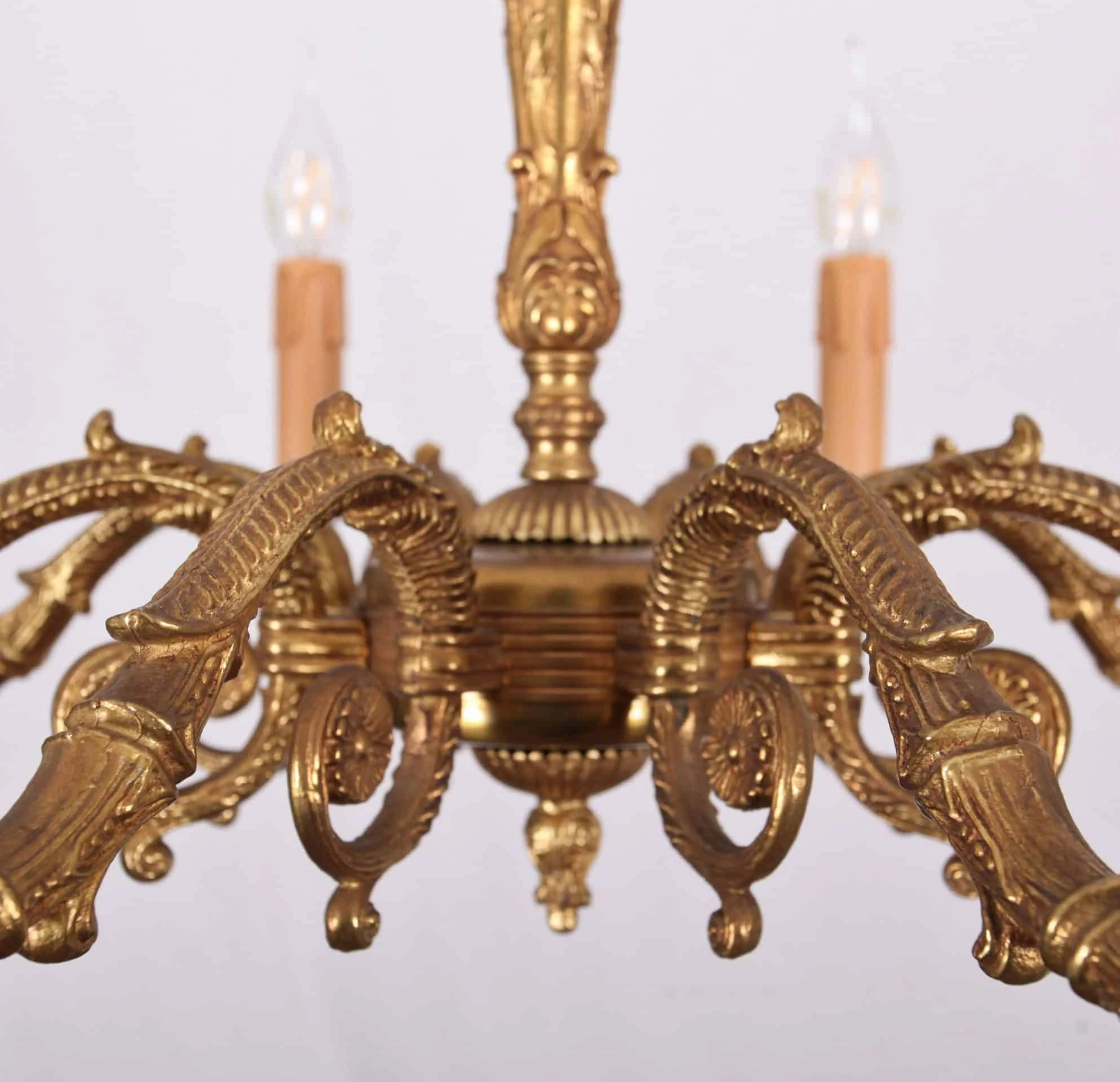 Osmiramenný eklektický lustr