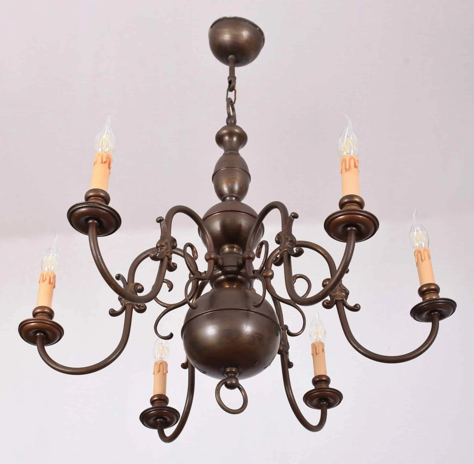 Šestiramenný lustr s rybami. Zrestaurovaný