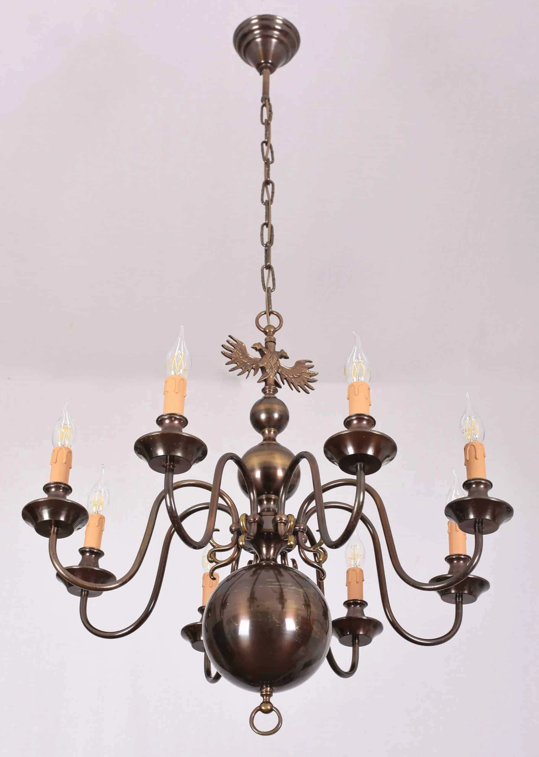 Osmiramenný vlámský lustr. Funkční