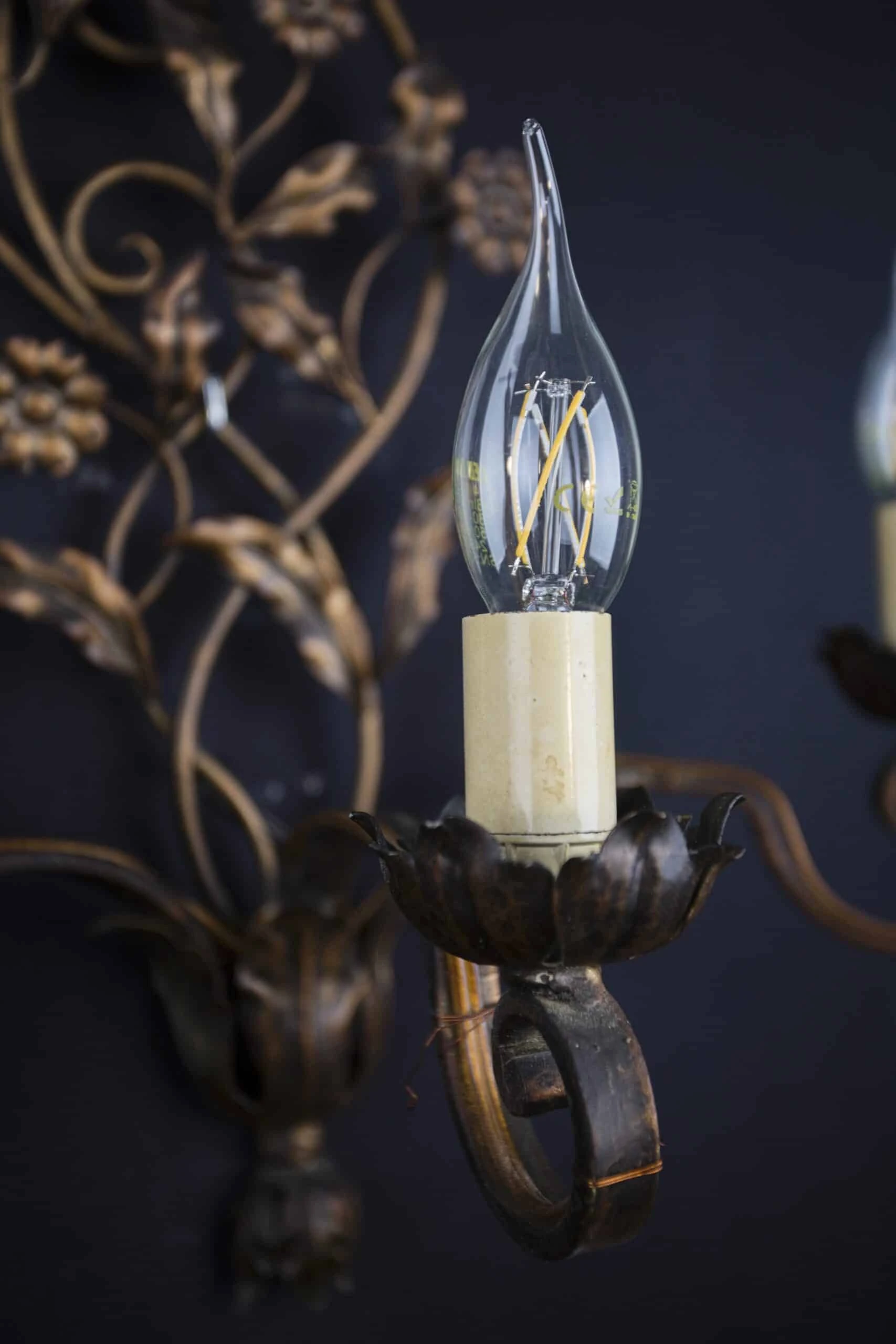 Párové nástěnné lampy s florálním zdobením