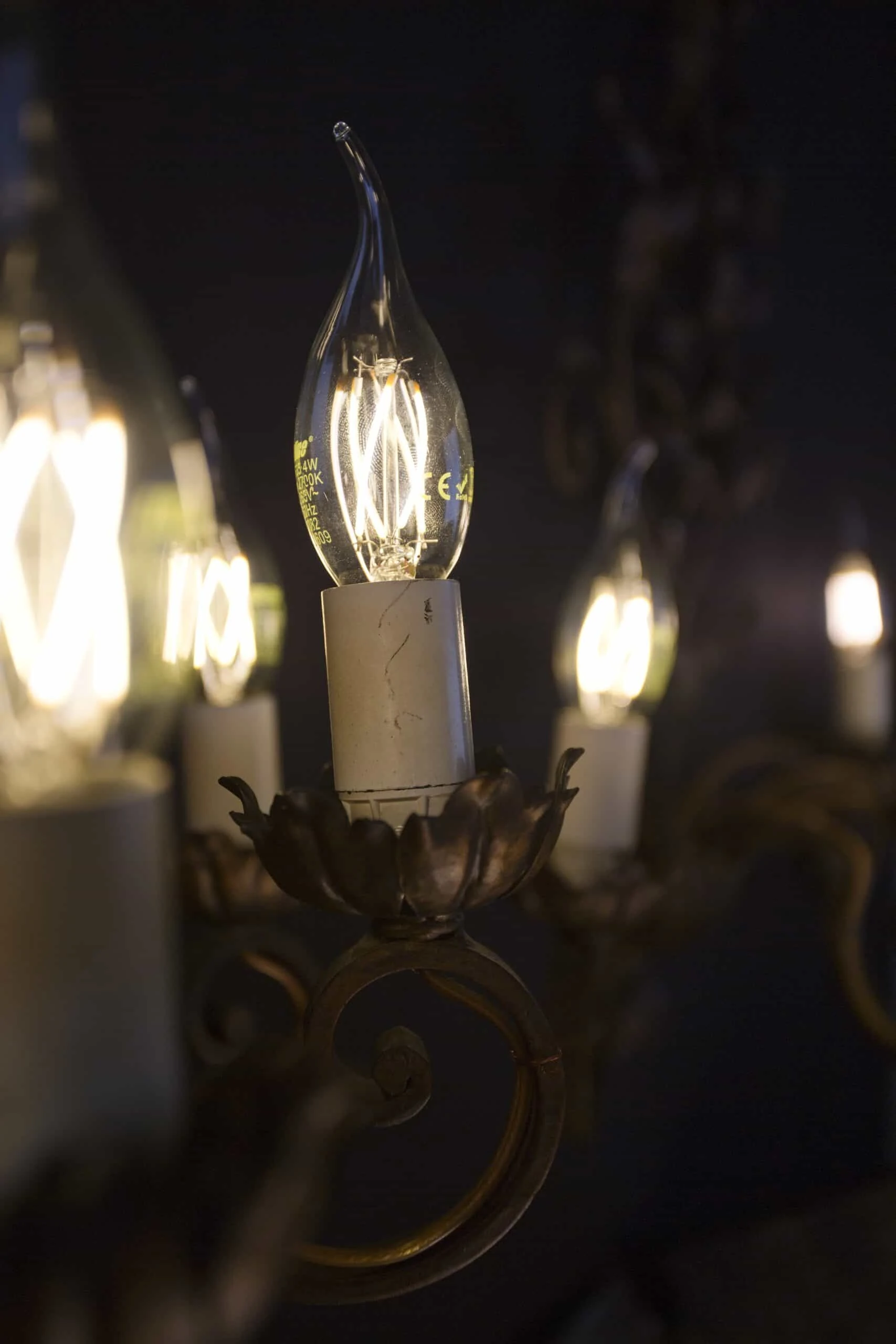 Párové nástěnné lampy s florálním zdobením