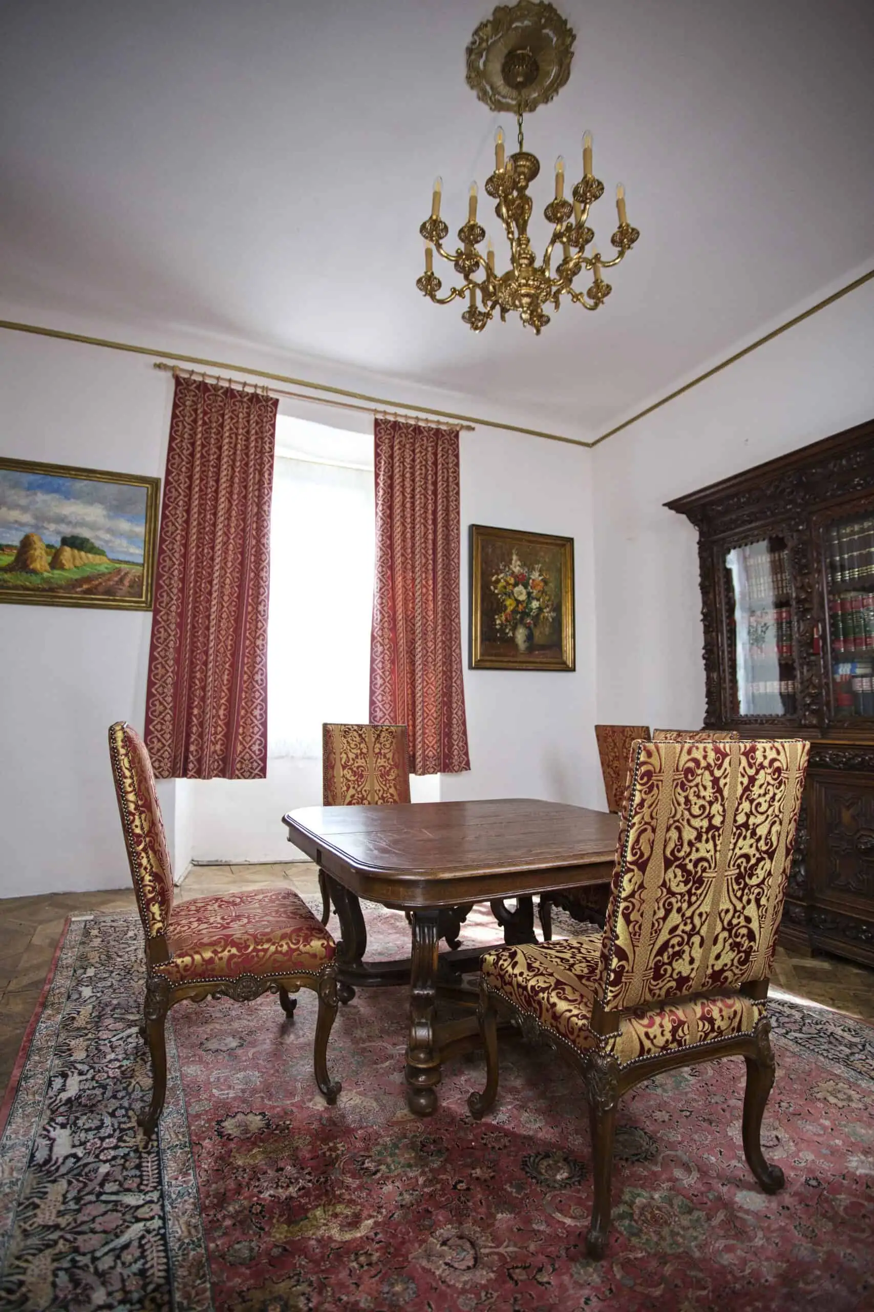 Francouzský jídelní stůl Ludvík XV rozkládací 19. století