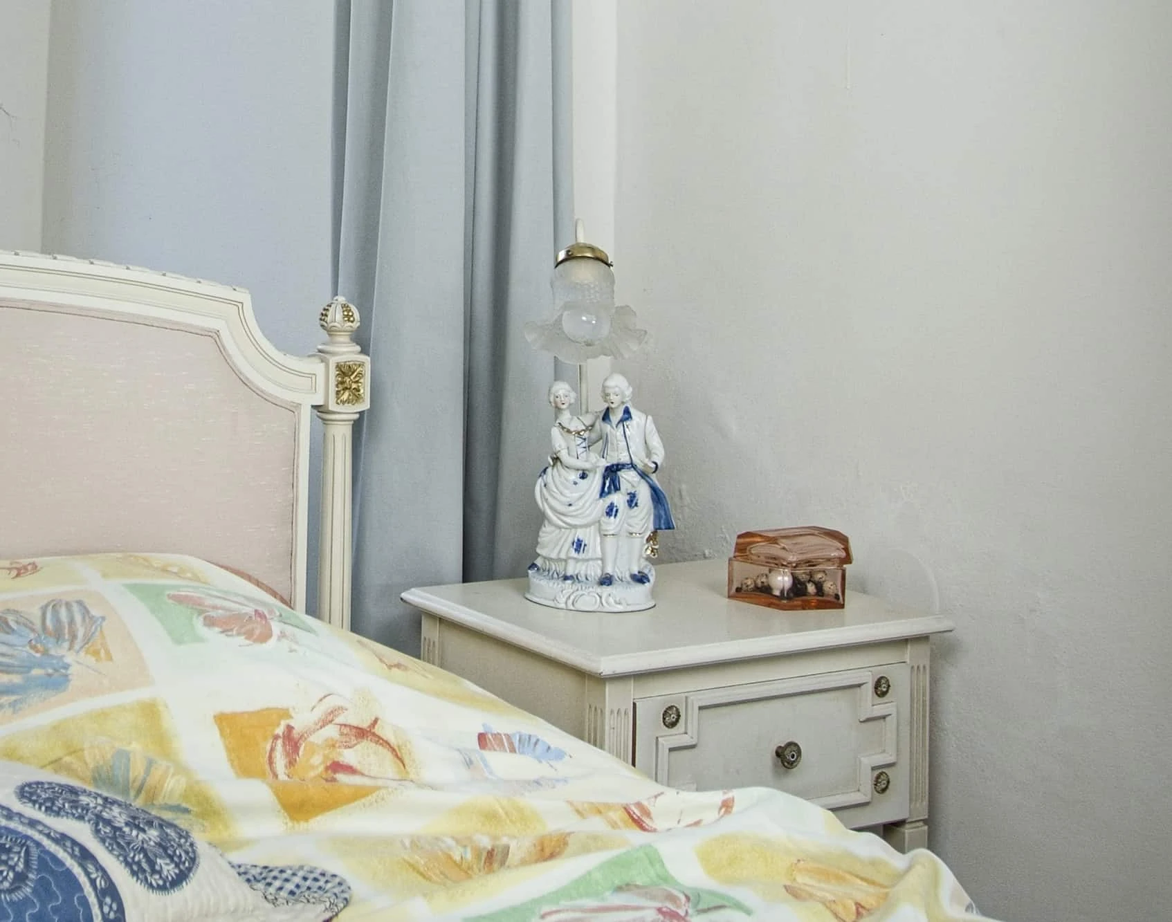 Italská porcelánová lampička