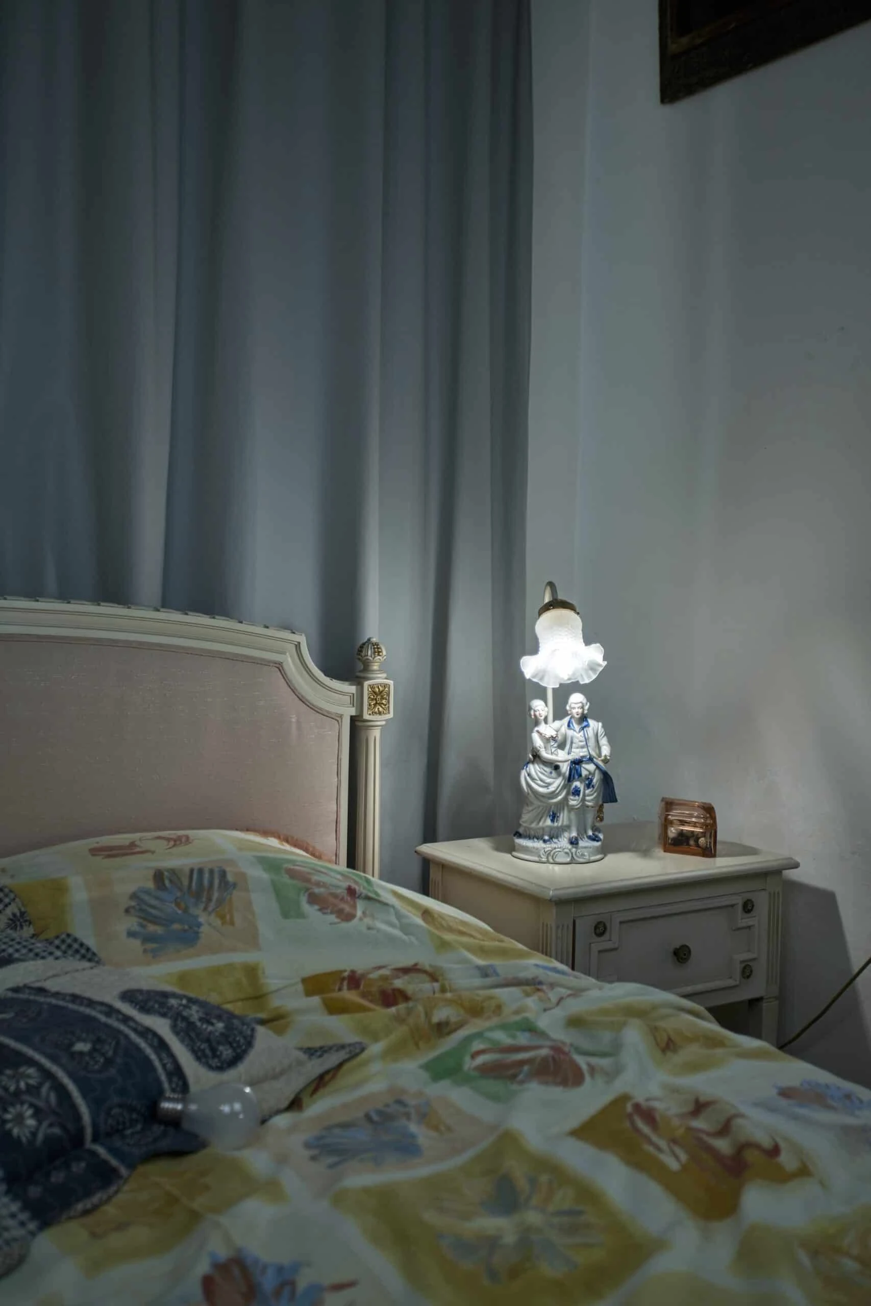 Italská porcelánová lampička