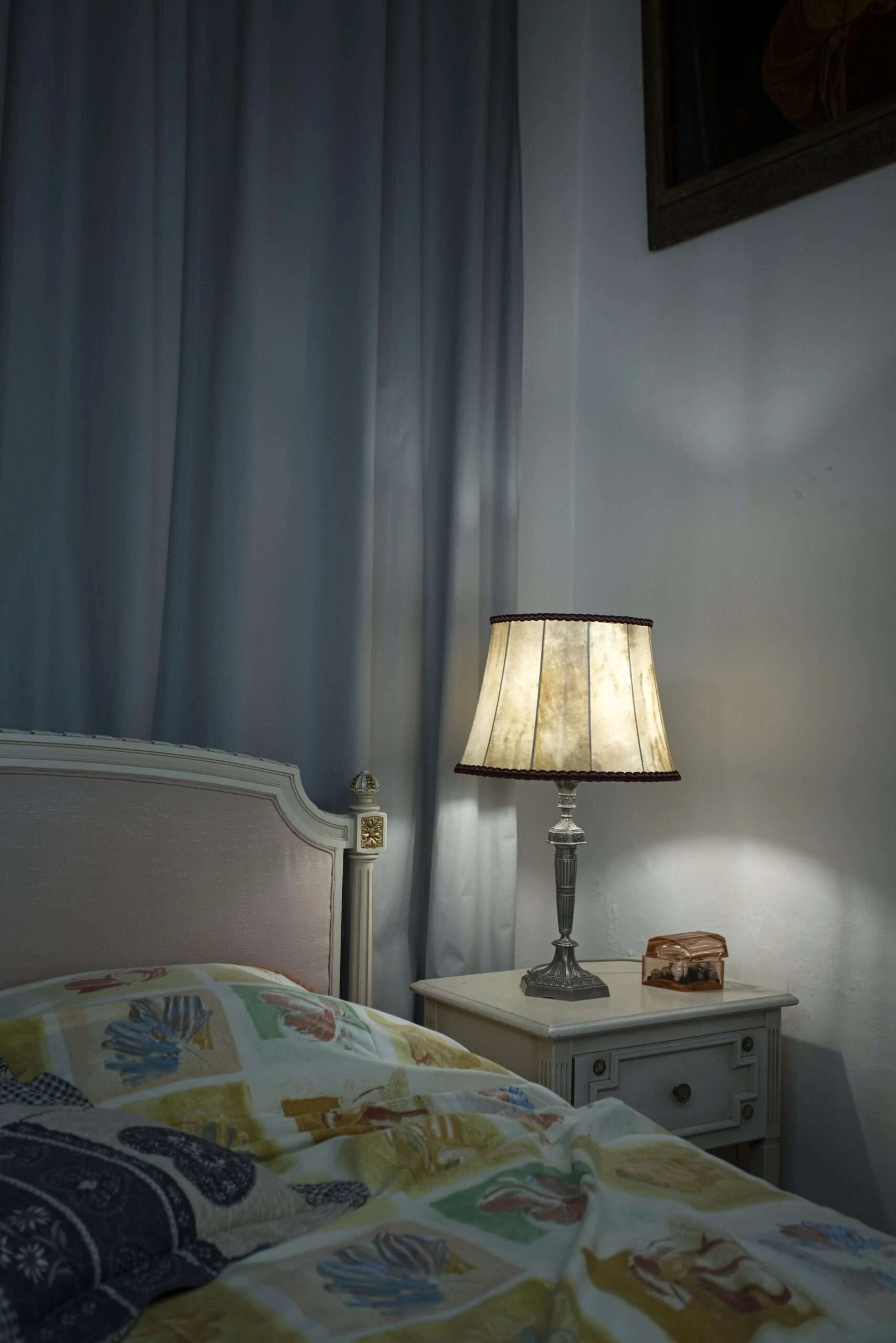 Klasicistní stolní lampa