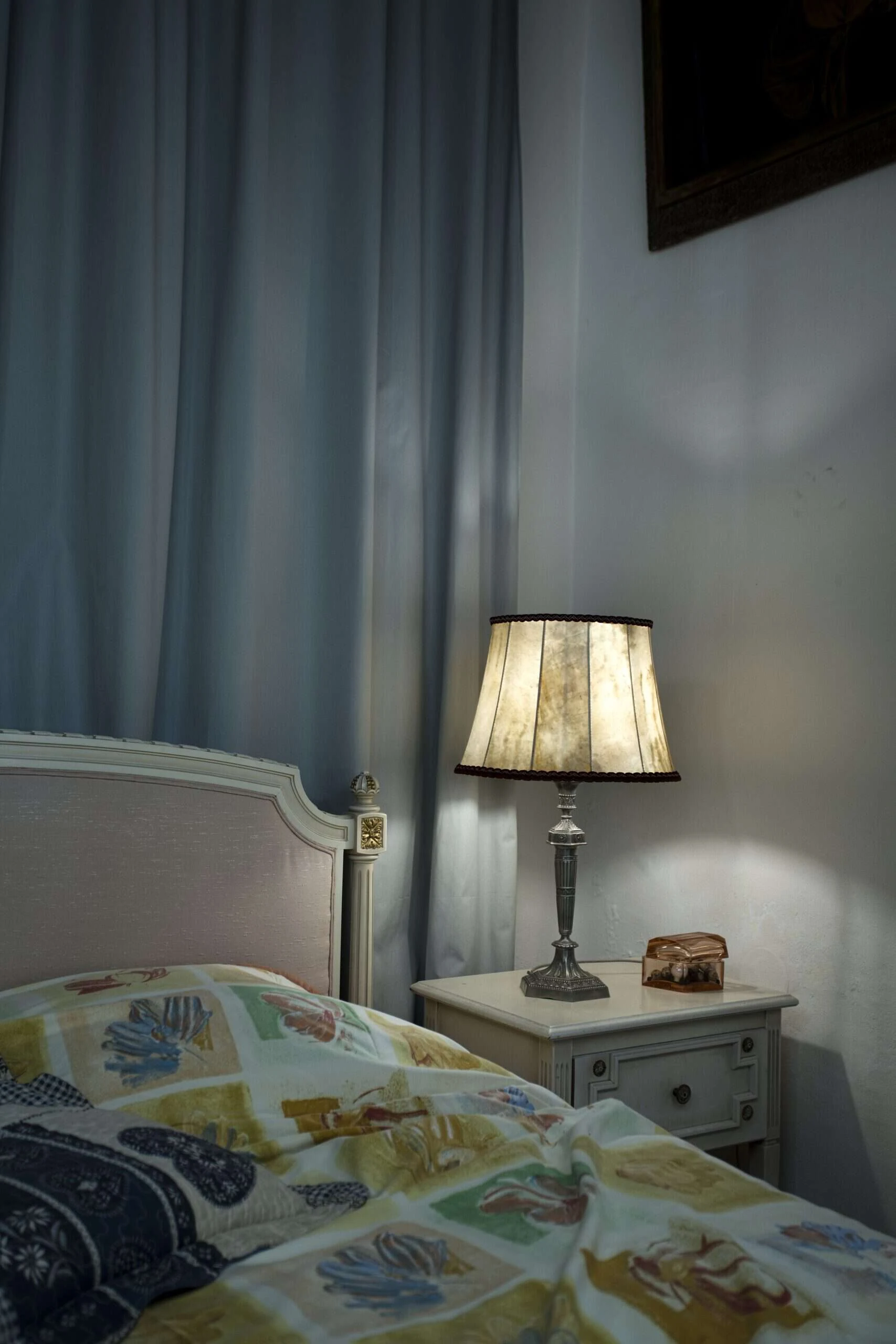Klasicistní stolní lampa