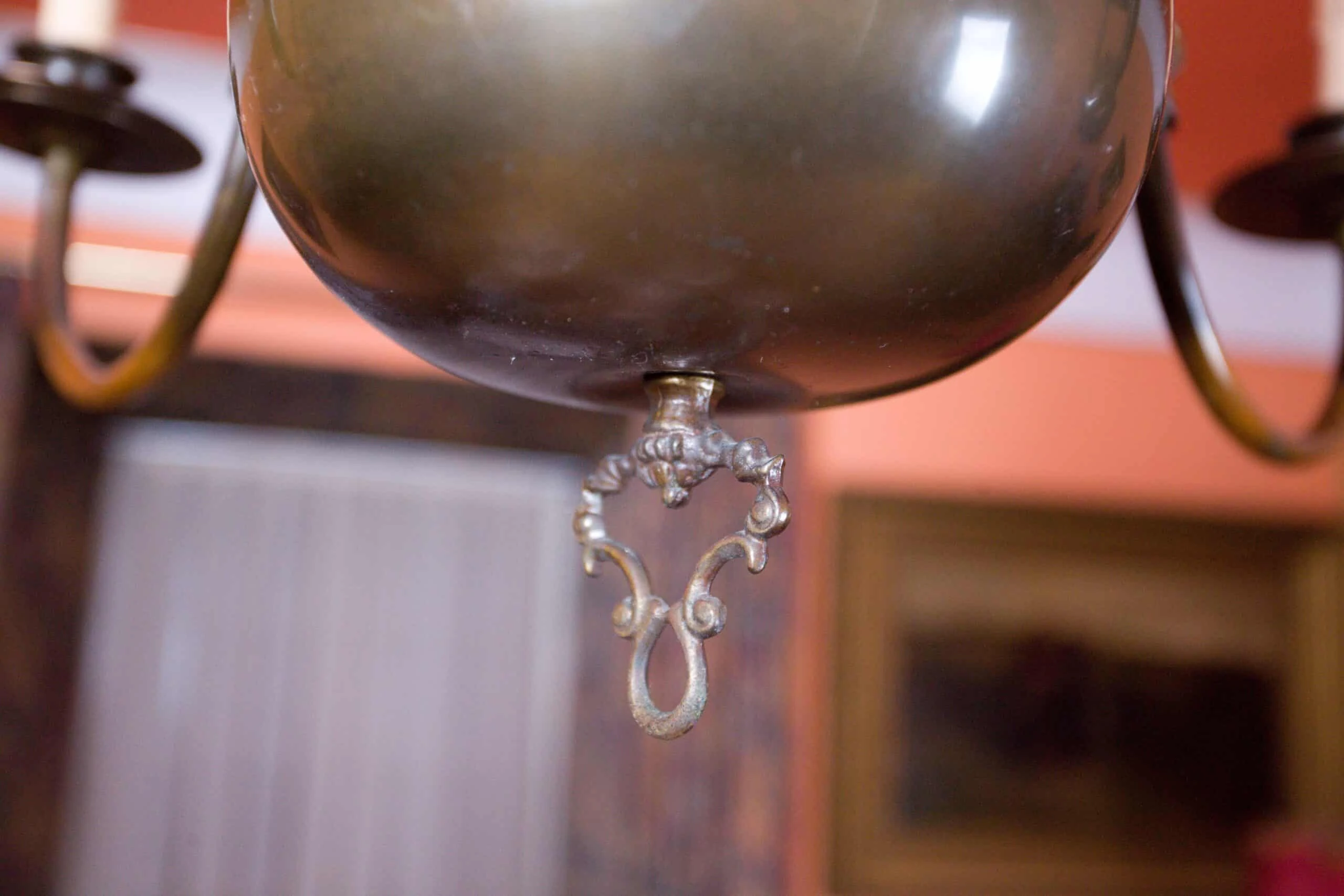 Restaurovaný holandský lustr s rybami