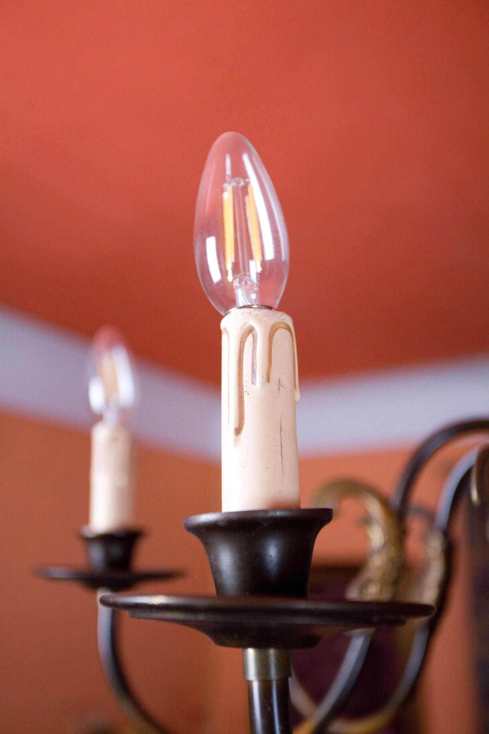 Restaurovaný holandský lustr s rybami