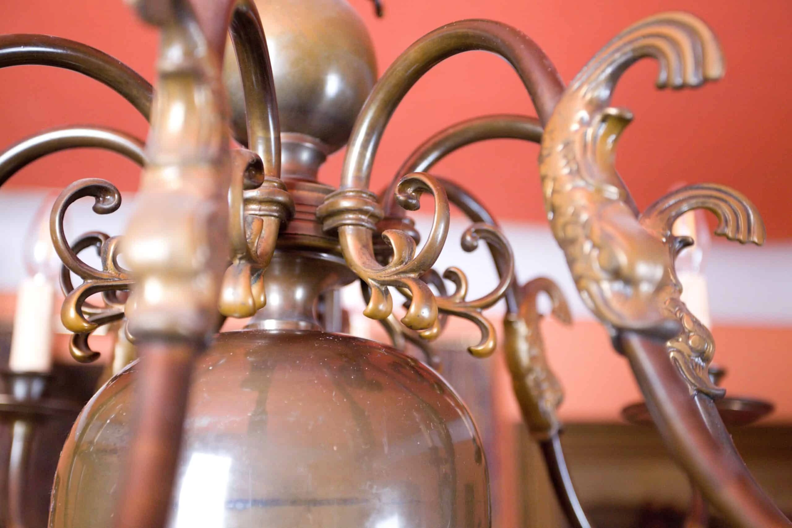 Restaurovaný holandský lustr s rybami