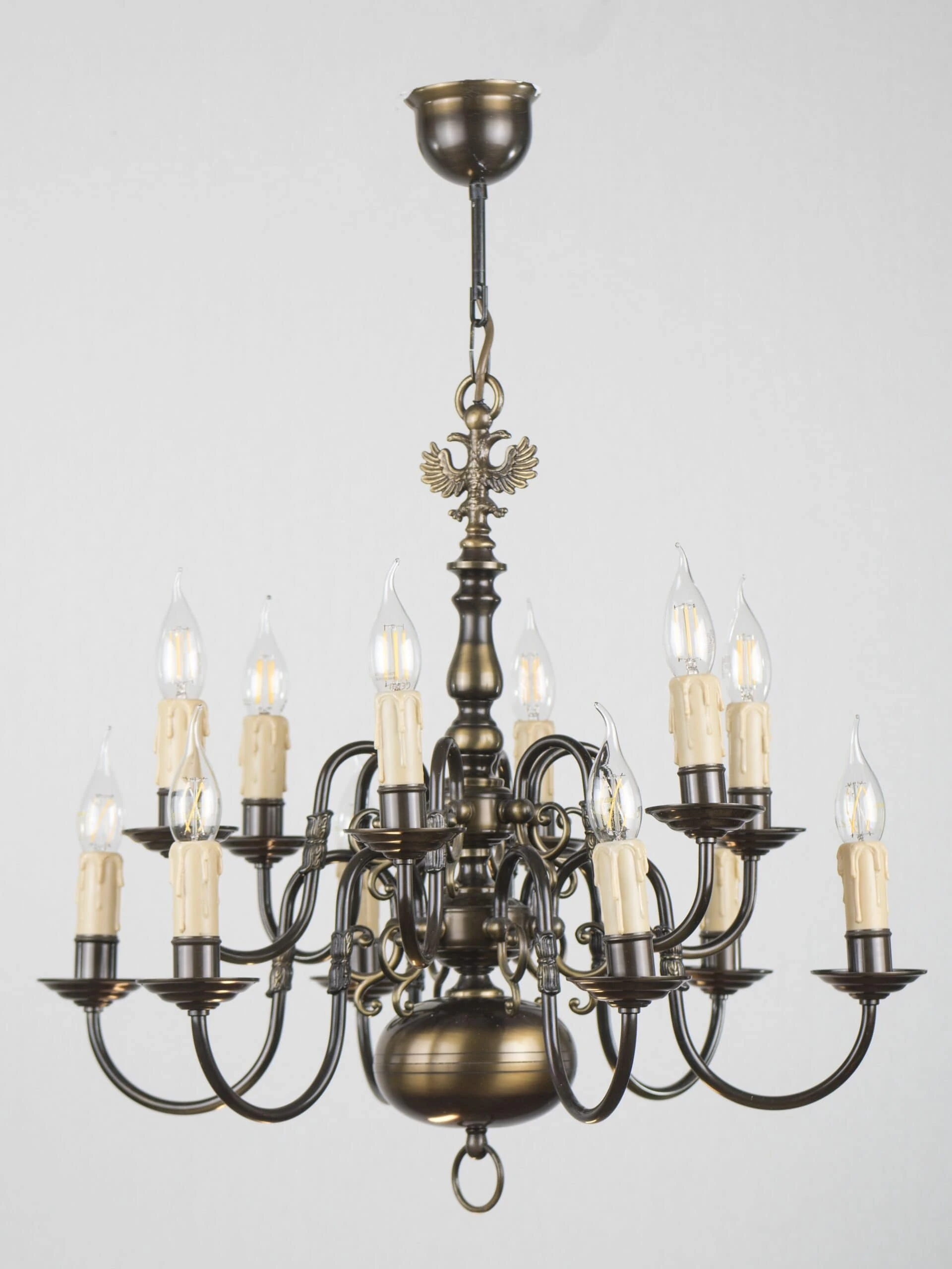 Dvoupatrový vlámský lustr. Restaurovaný