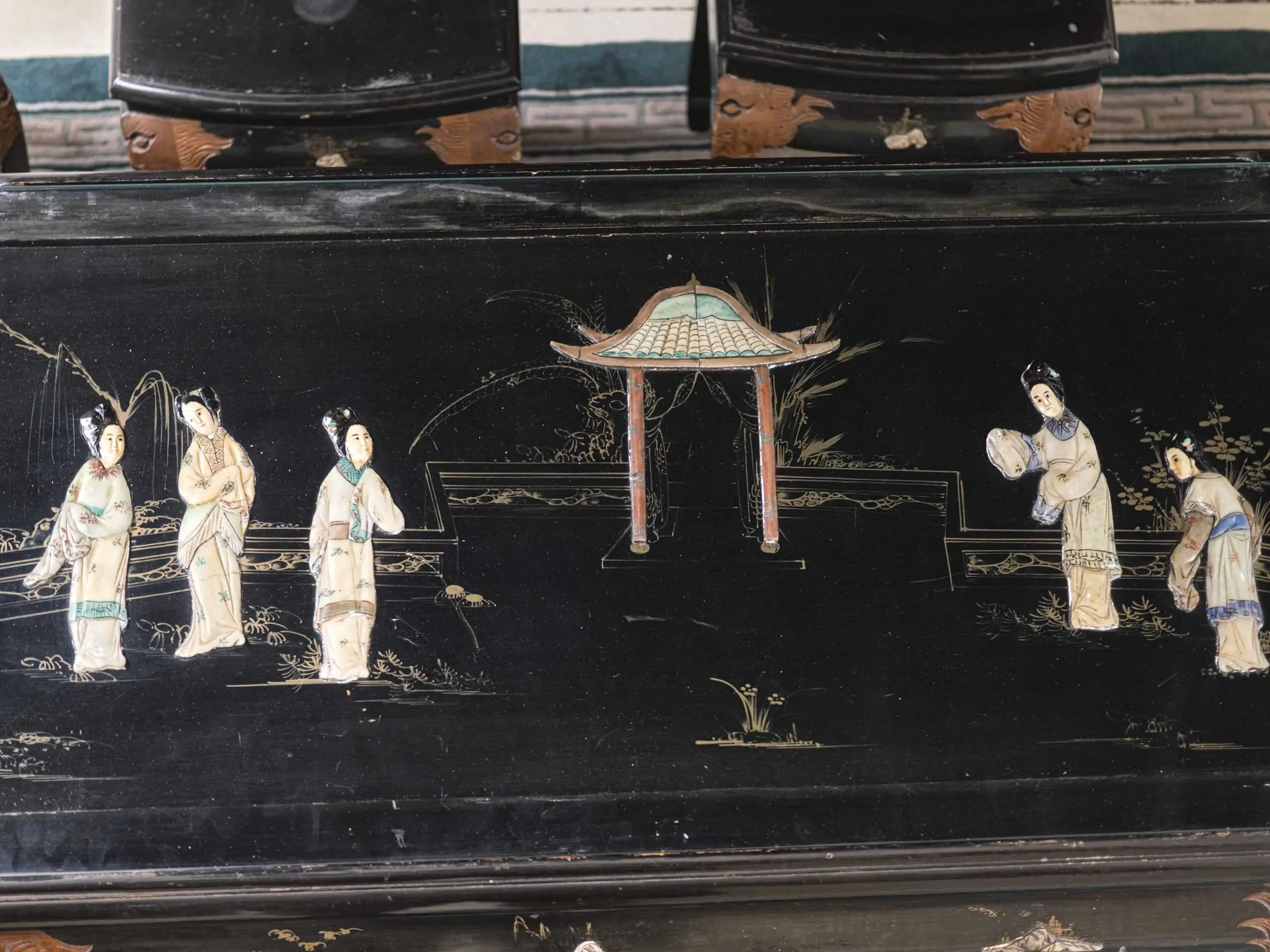 Čínský konferenční stolek se stoličkami