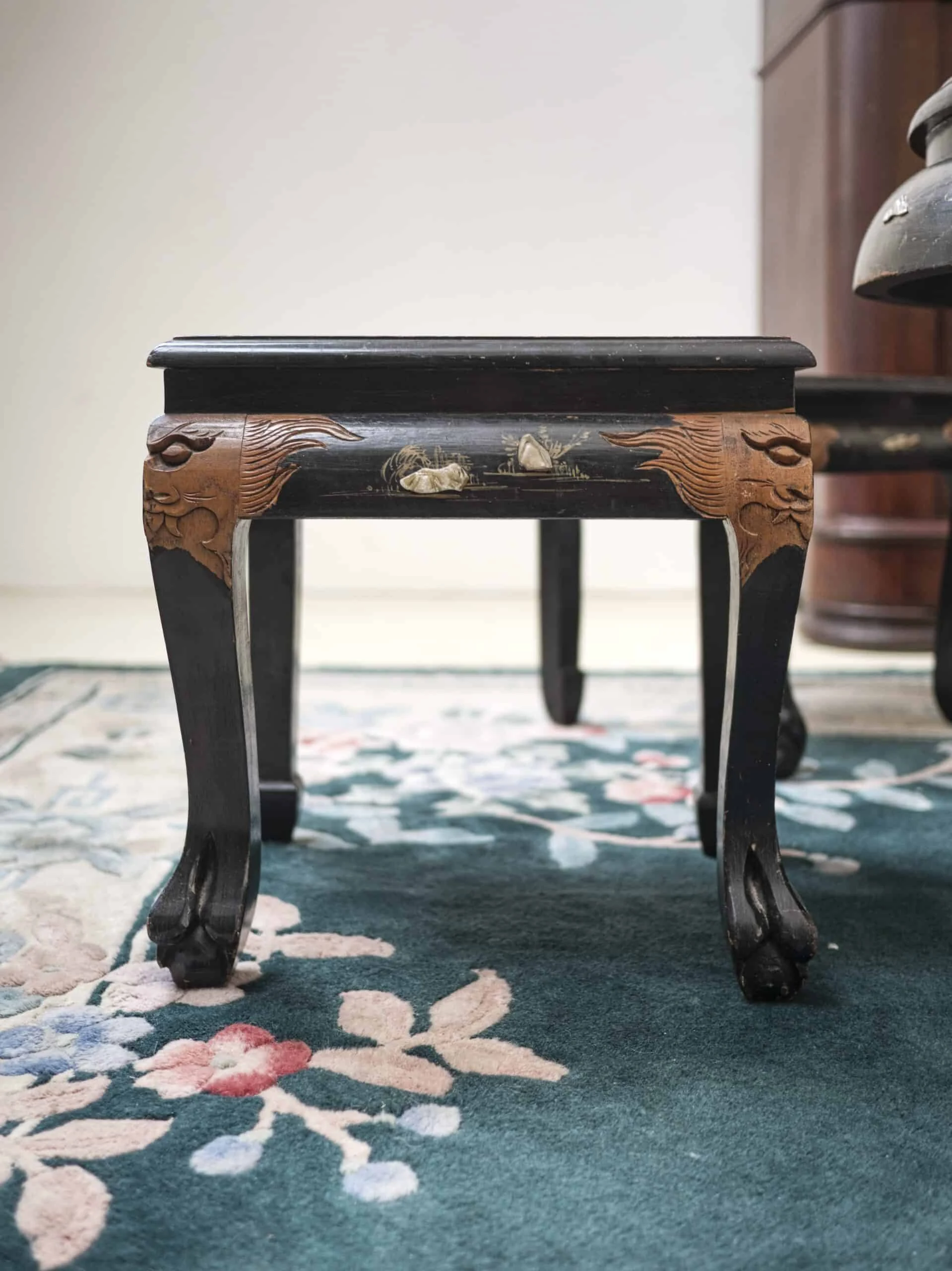 Čínský konferenční stolek se stoličkami