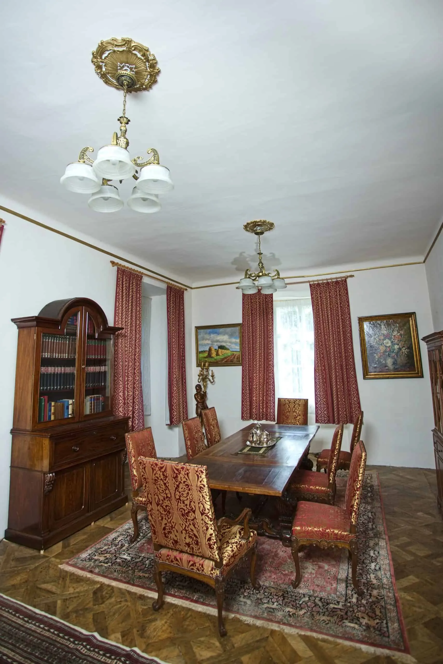 Párové lustry v art decovém stylu