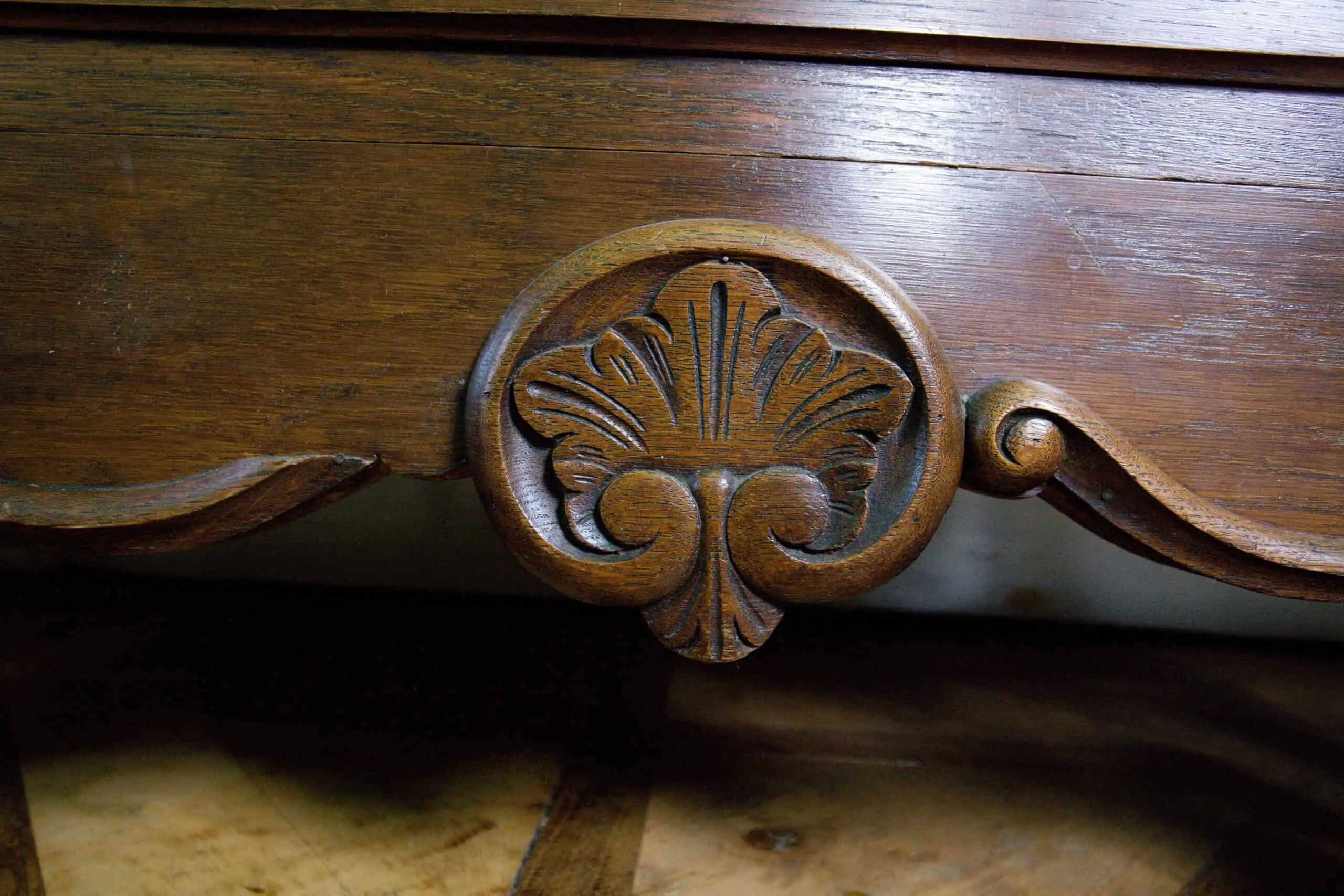 Velká zámecká šatní skříň se zrcadly