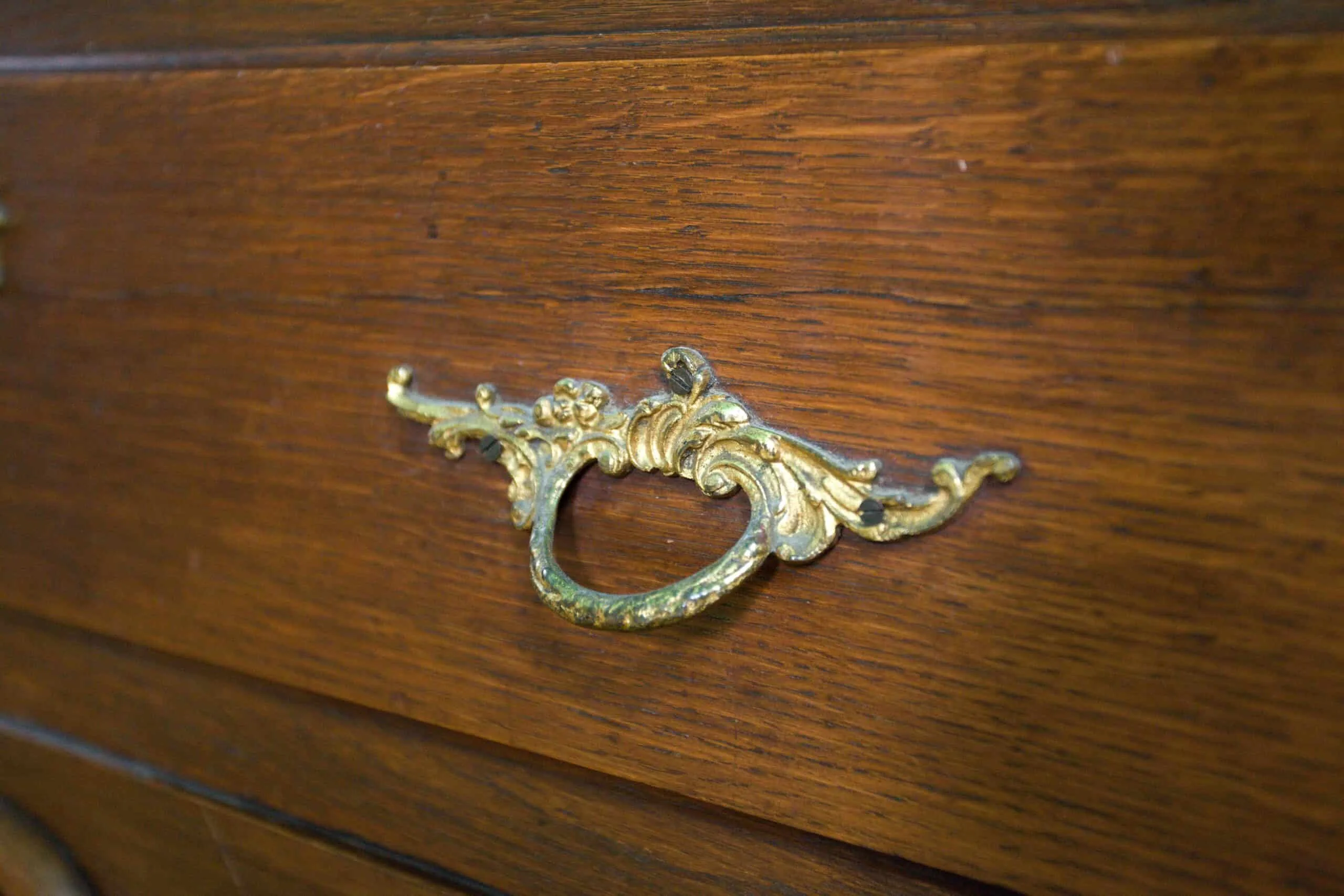 Velká zámecká šatní skříň se zrcadly