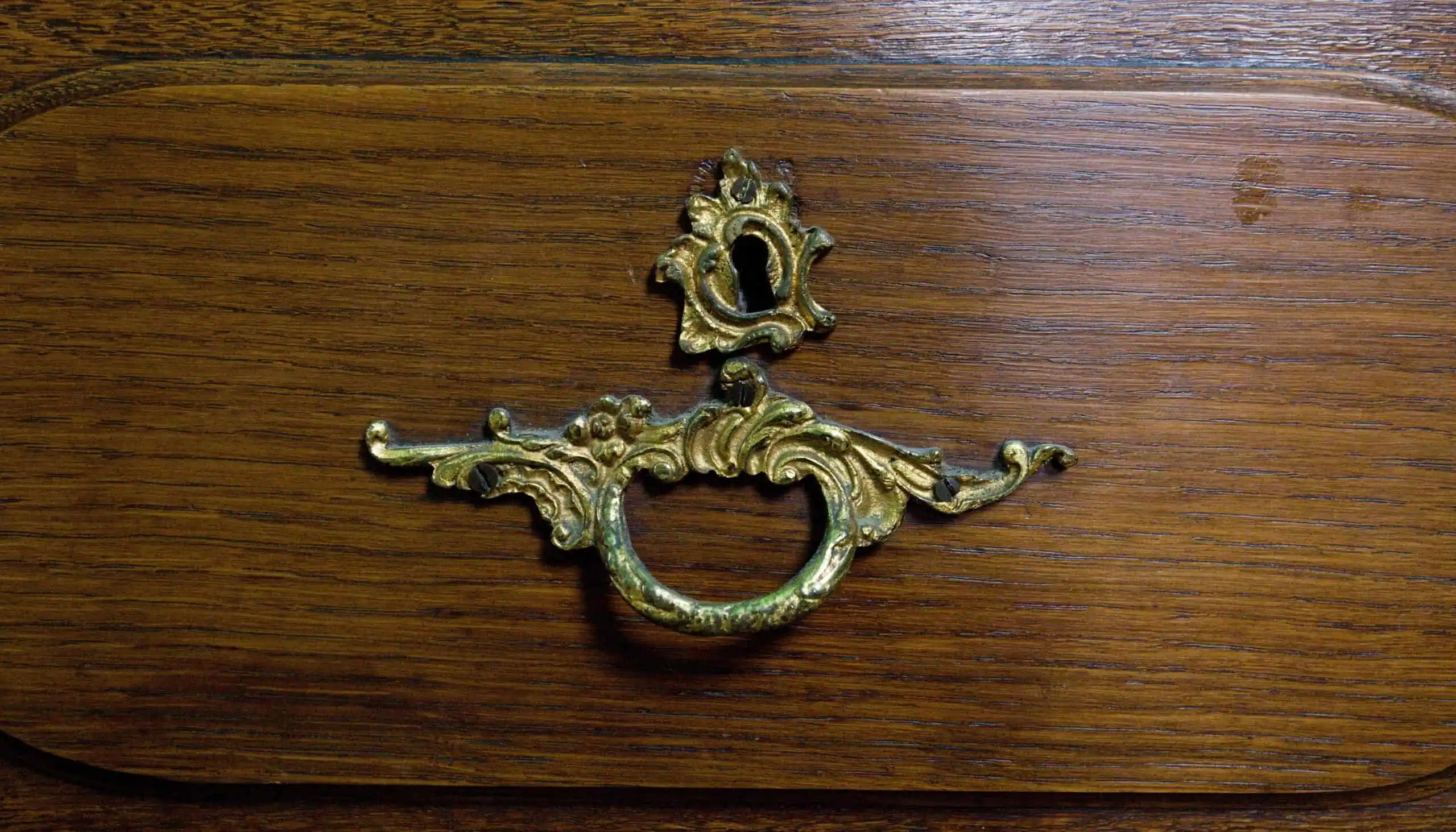 Velká zámecká šatní skříň se zrcadly