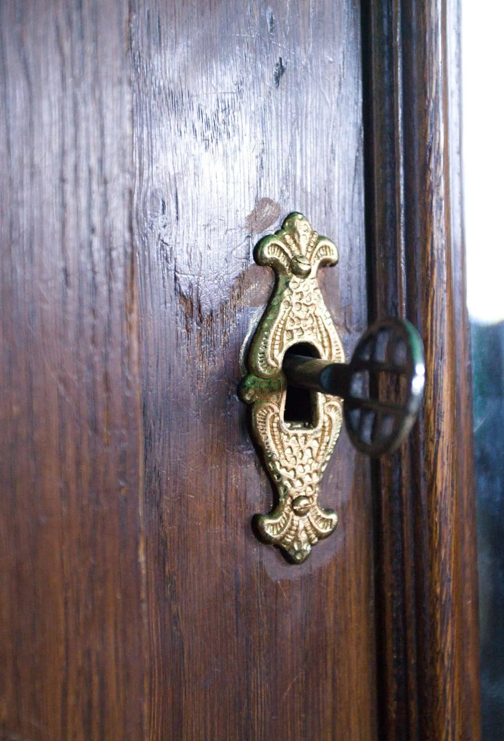 Velká zámecká šatní skříň se zrcadly