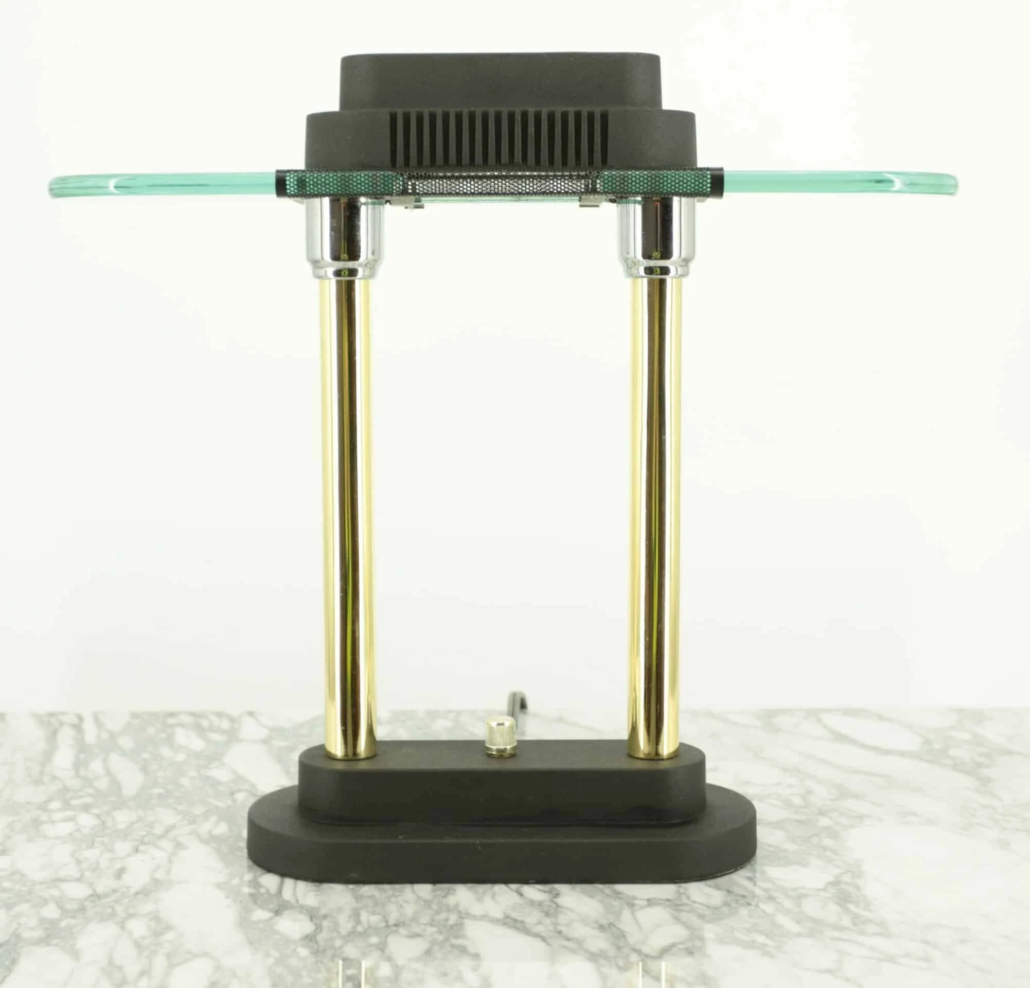 Moderní lampa na psací stůl