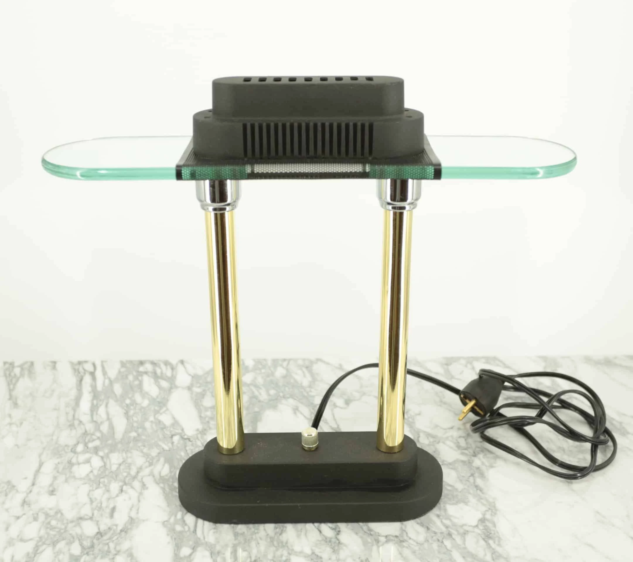 Moderní lampa na psací stůl