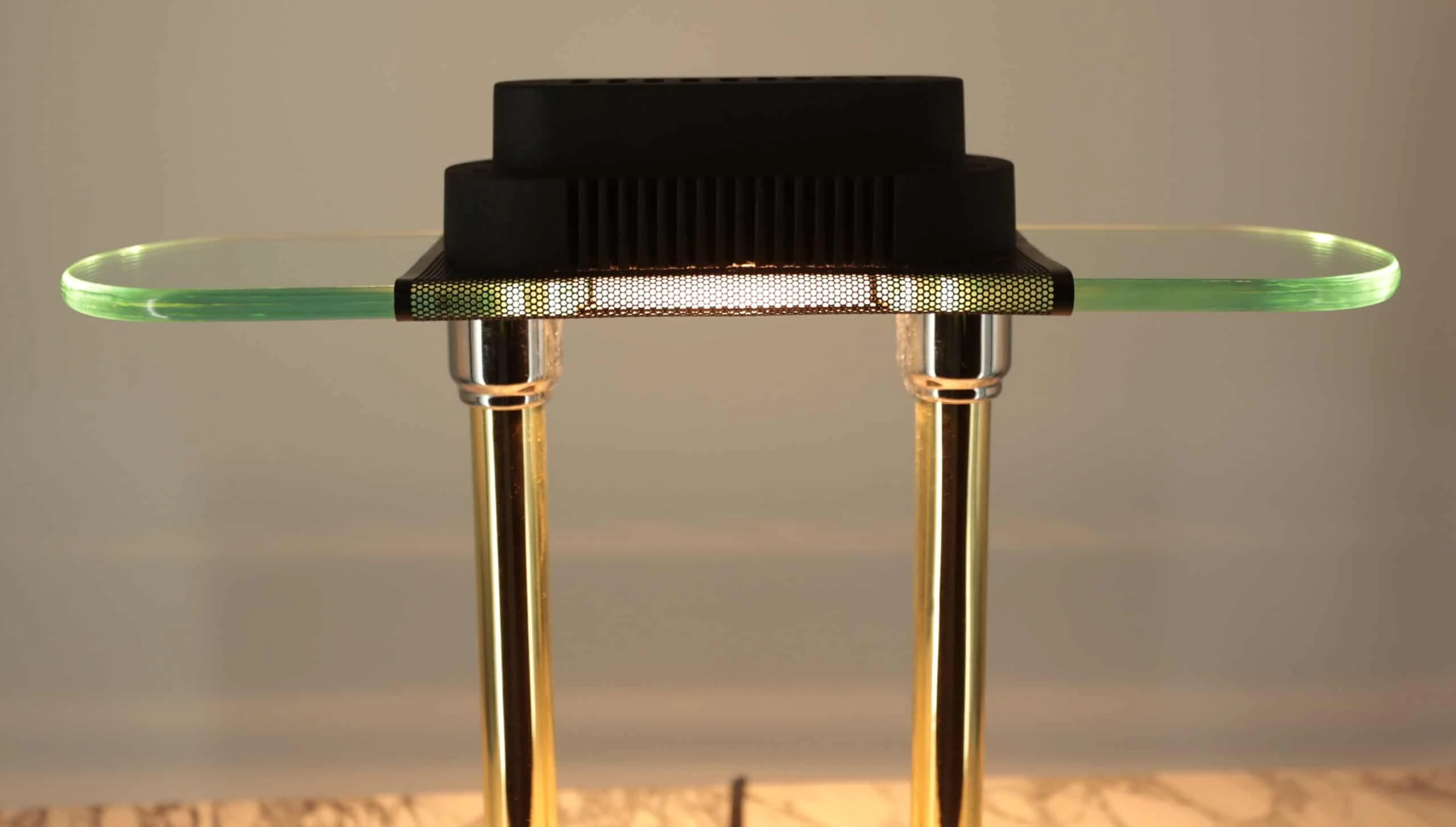 Moderní lampa na psací stůl