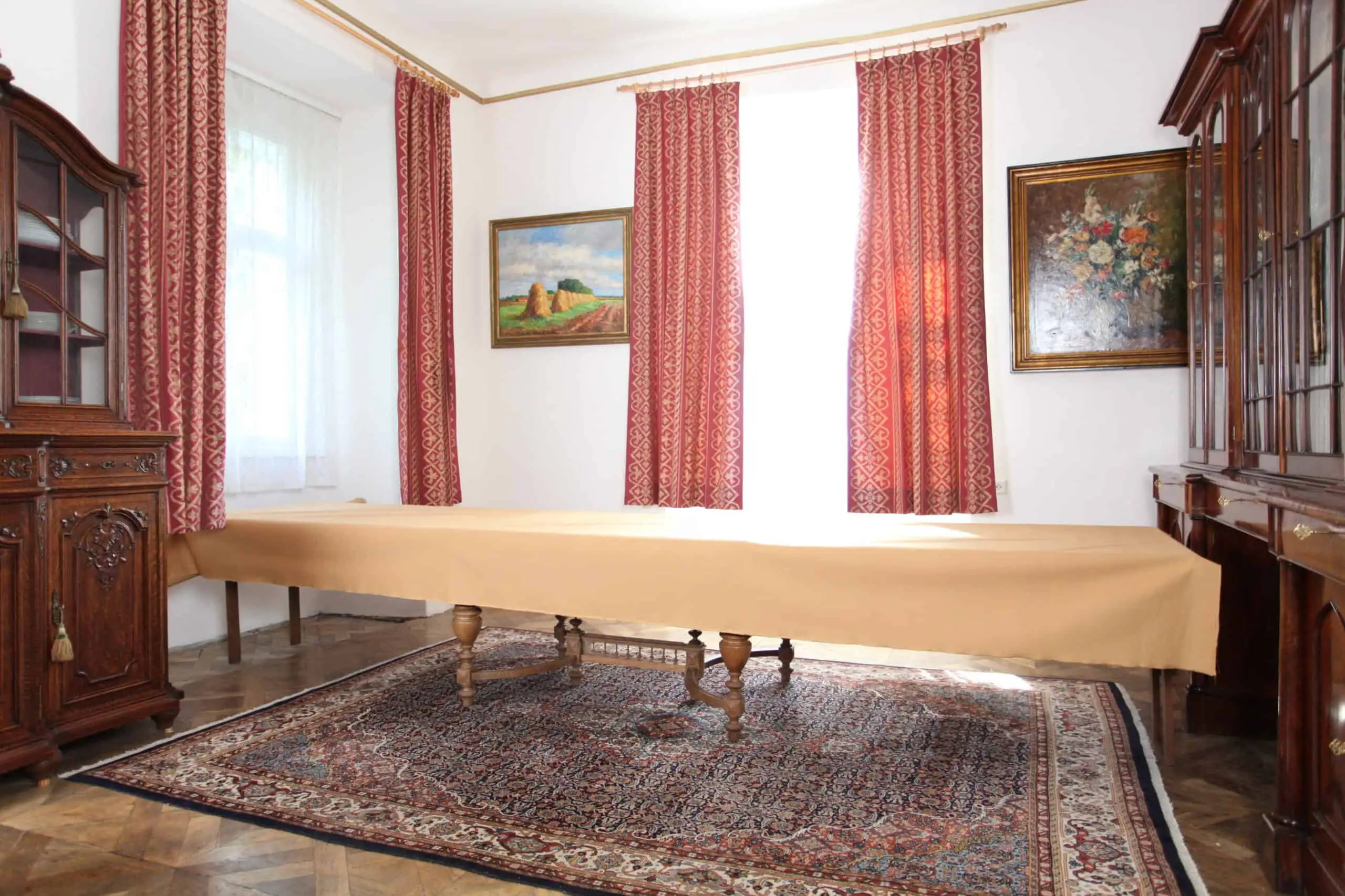 Starožitný rozkládací stůl dub, řezbovaný, d 127 – 425 cm