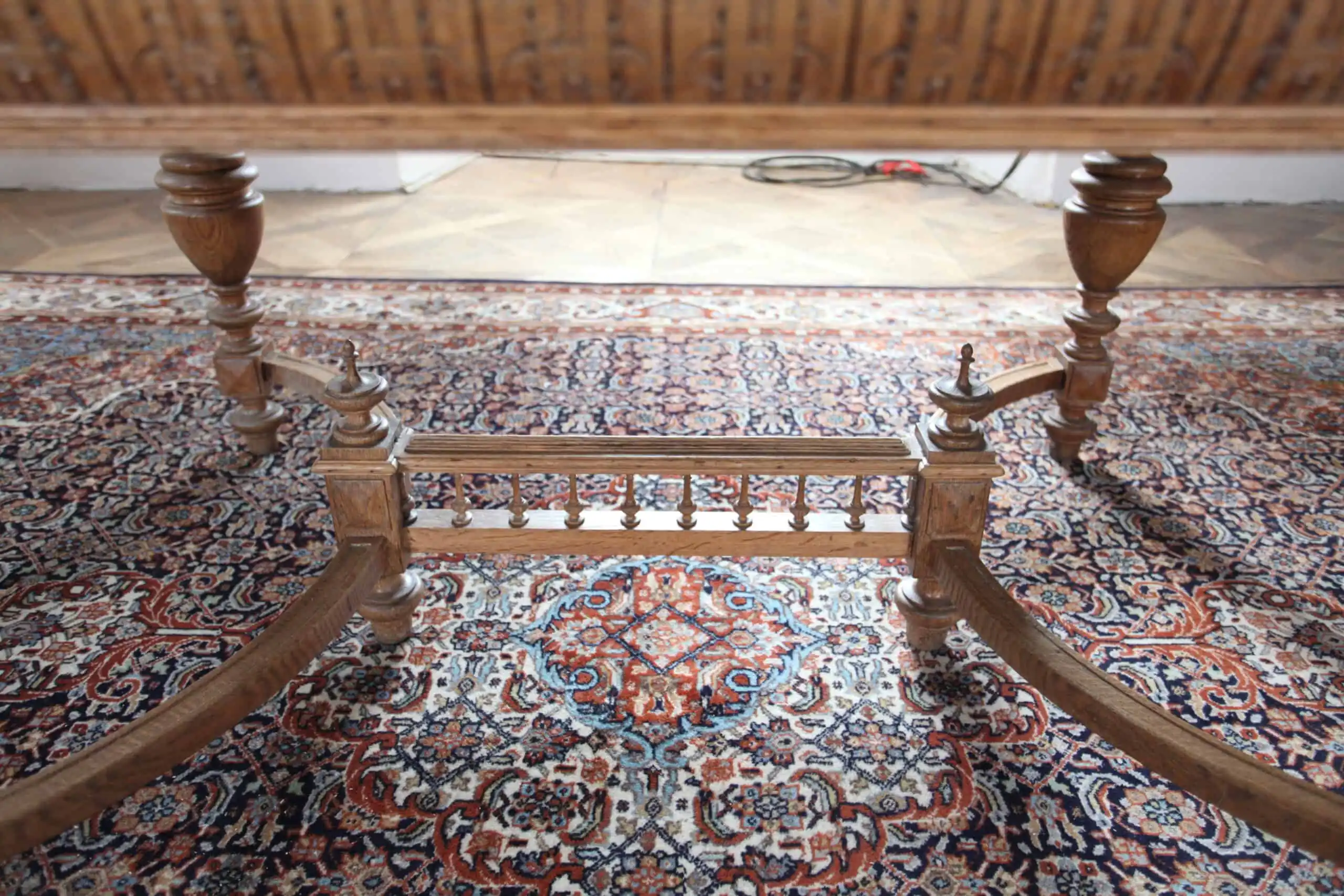 Starožitný rozkládací stůl dub, řezbovaný, d 127 – 425 cm