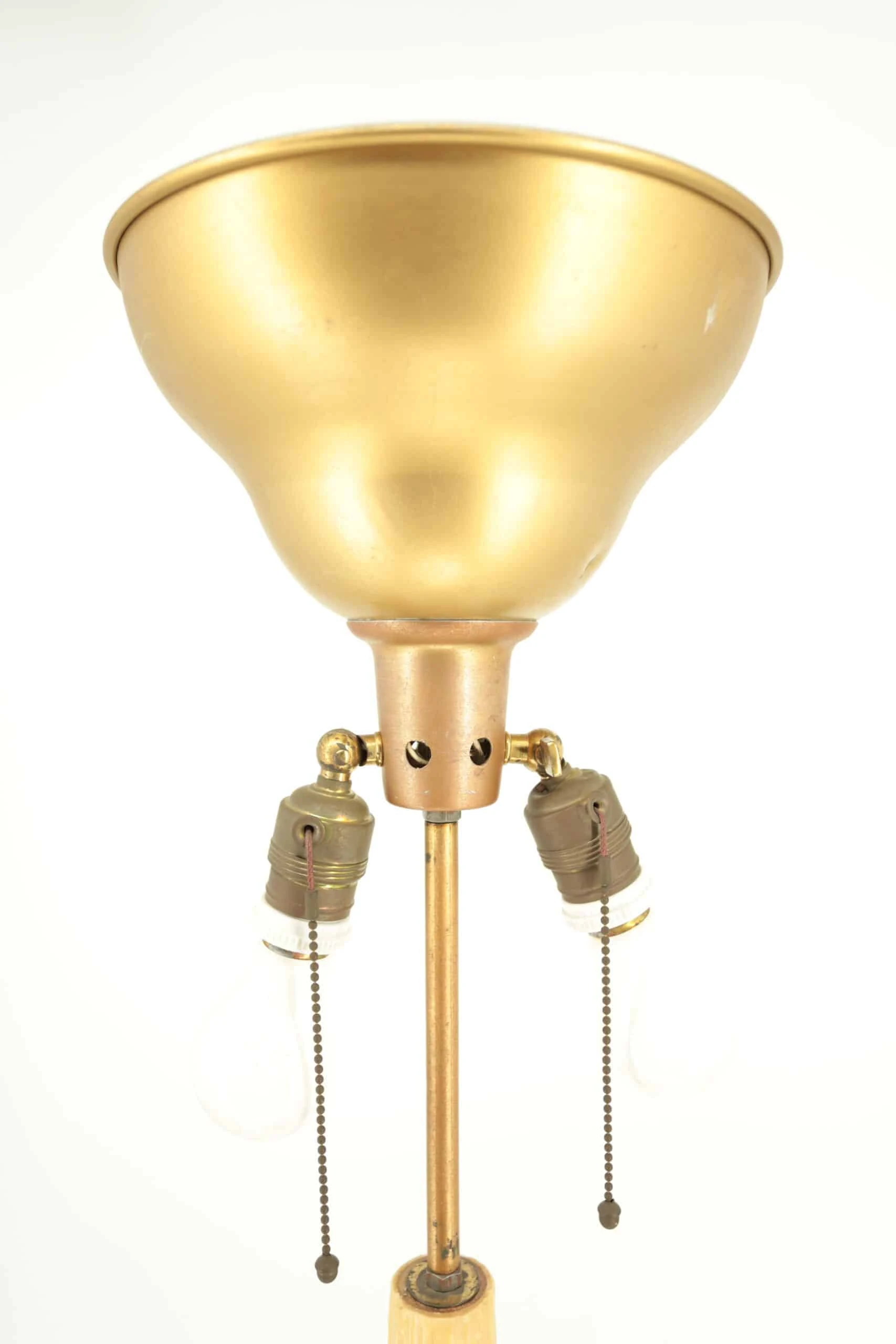 Starožitná stojací lampa s měchýřovým stínidlem