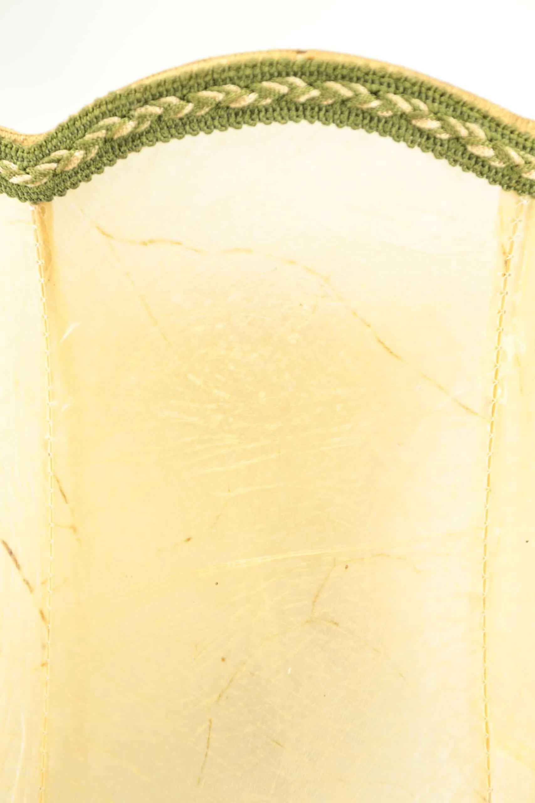 Starožitná stojací lampa s měchýřovým stínidlem