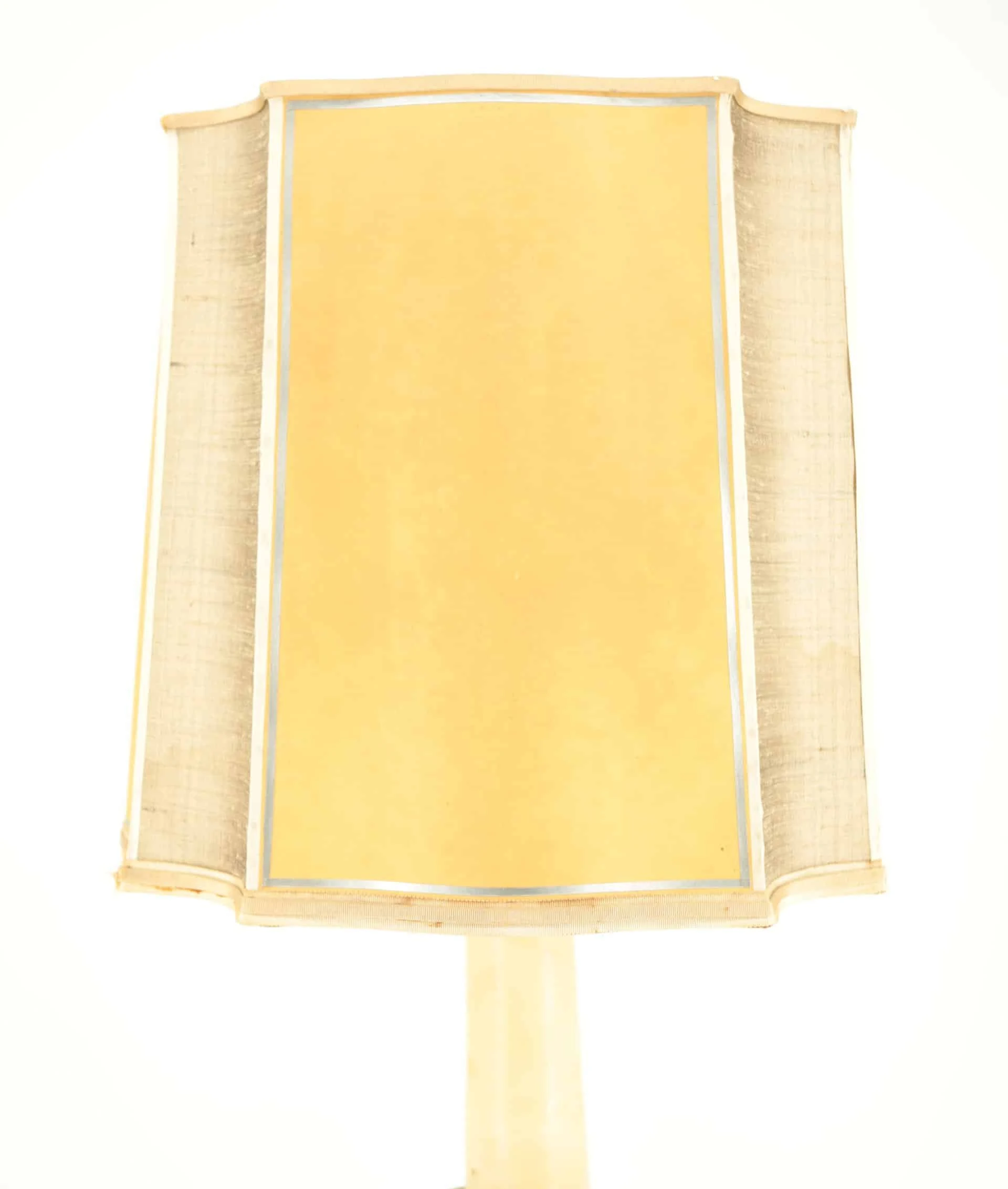 Dřevěná stojací lampa s pergamenovým stínidlem