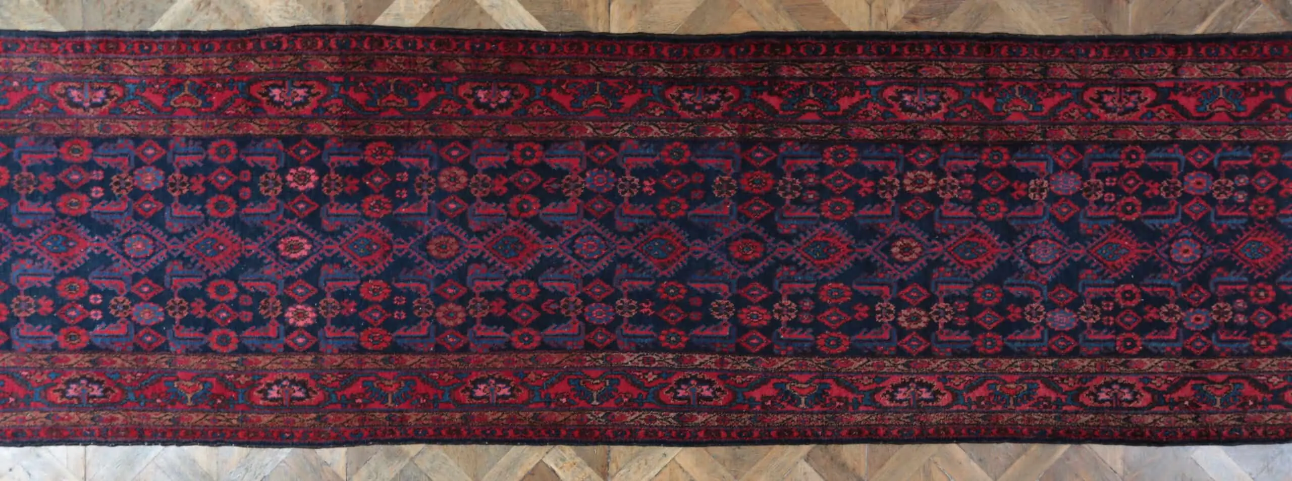 Perský dlouhý běhoun z Hamedanu 525 X 110 cm