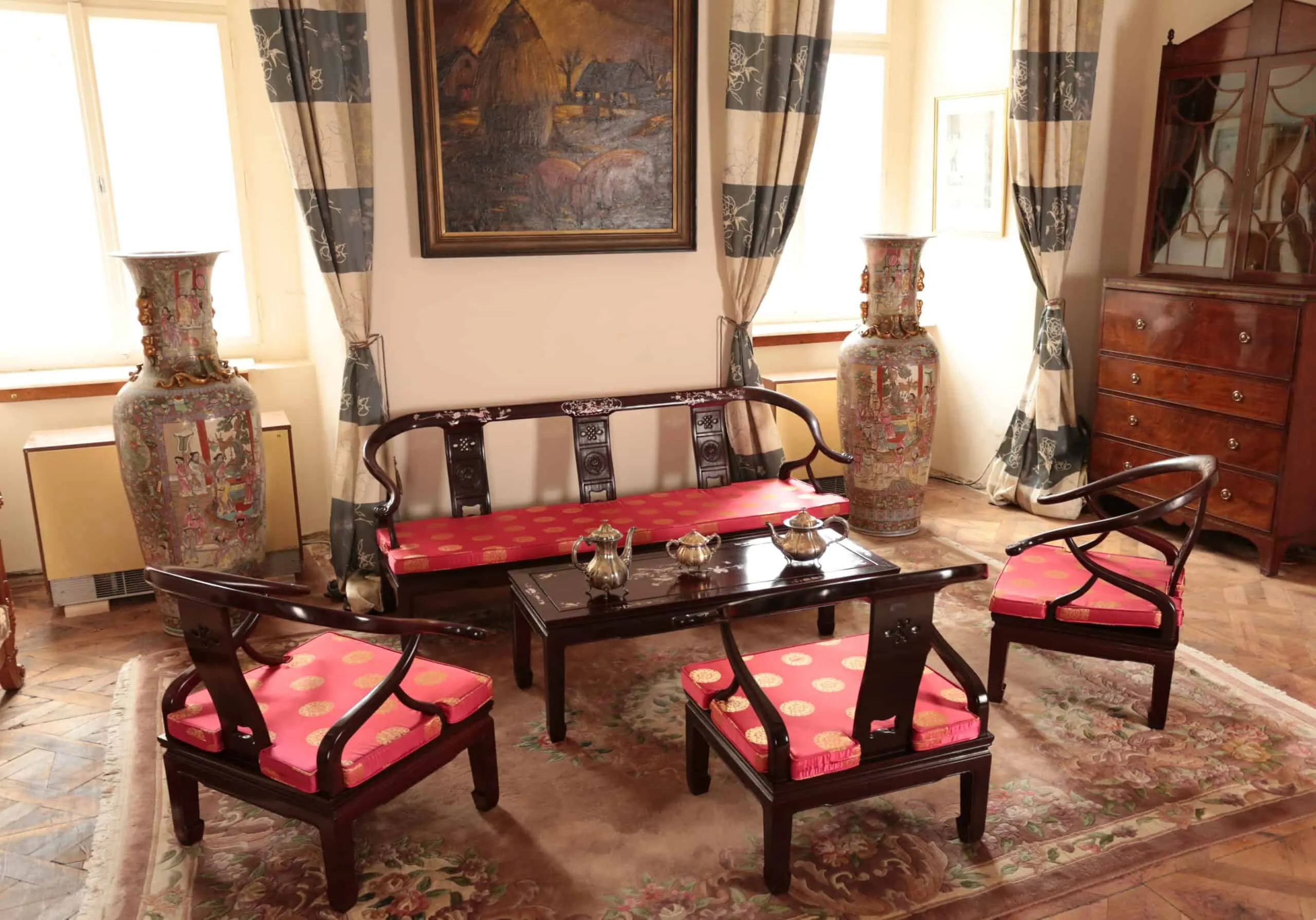 Čínská sedací souprava vykládaná perletí. Palisandr