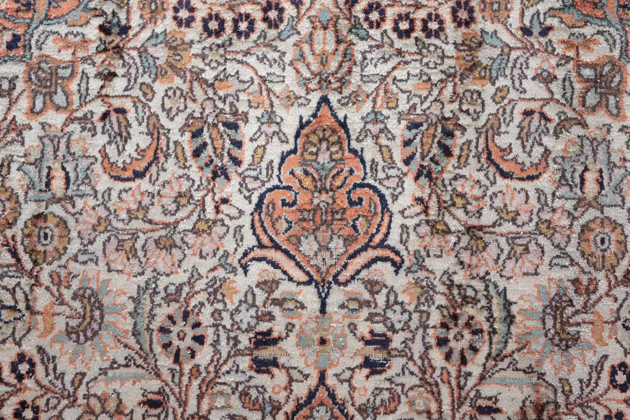 Hedvábný koberec z Kašmíru 207 X 123 cm