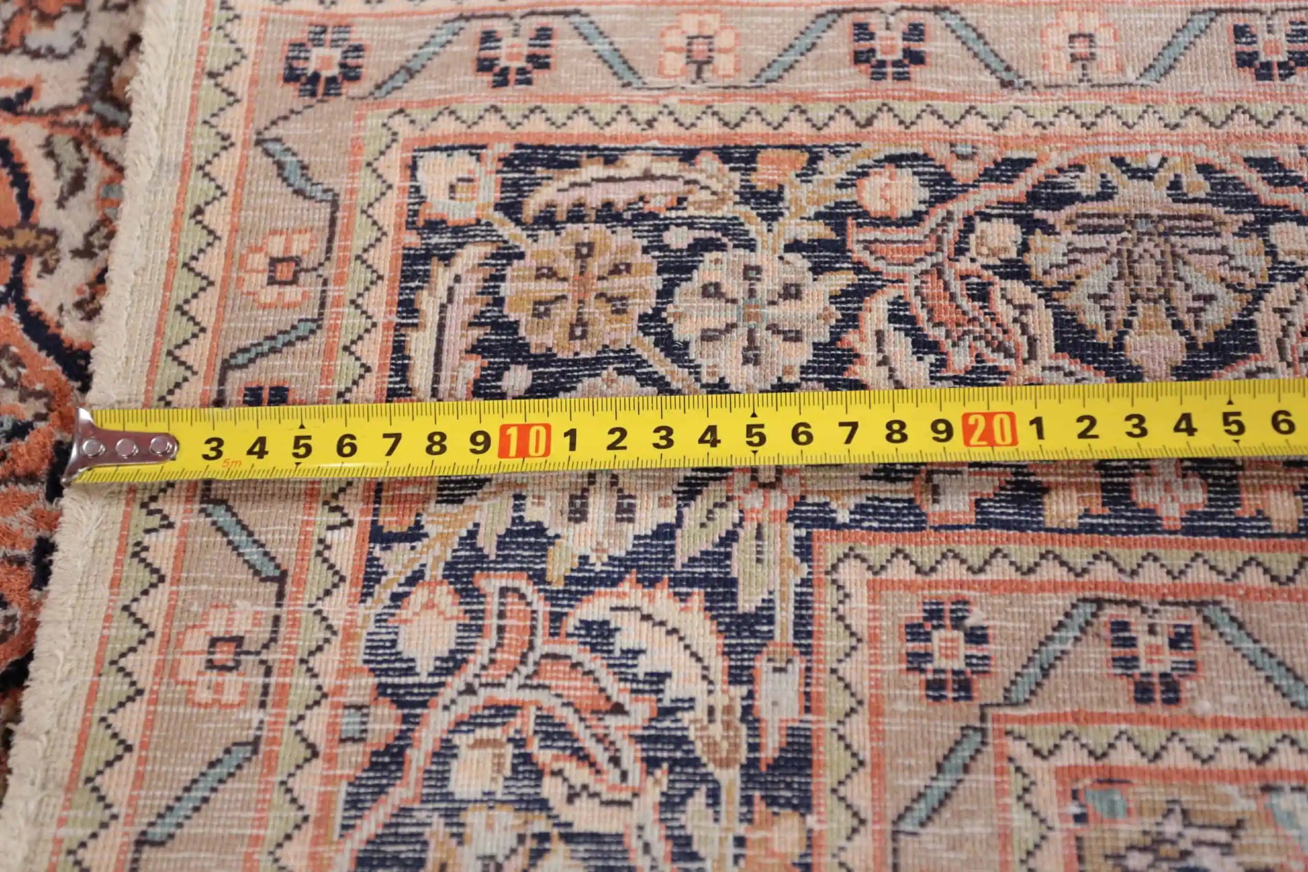 Hedvábný koberec z Kašmíru 207 X 123 cm