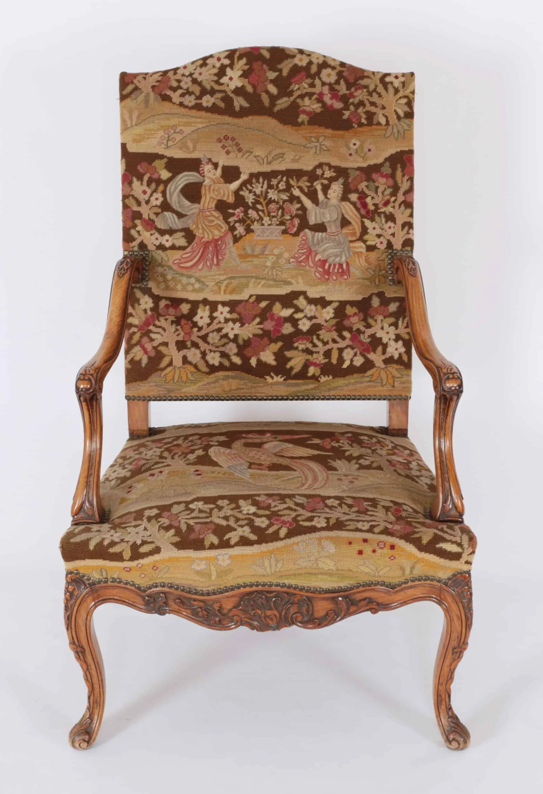 Starožitné křeslo z masivního ořechu Ludvík XV