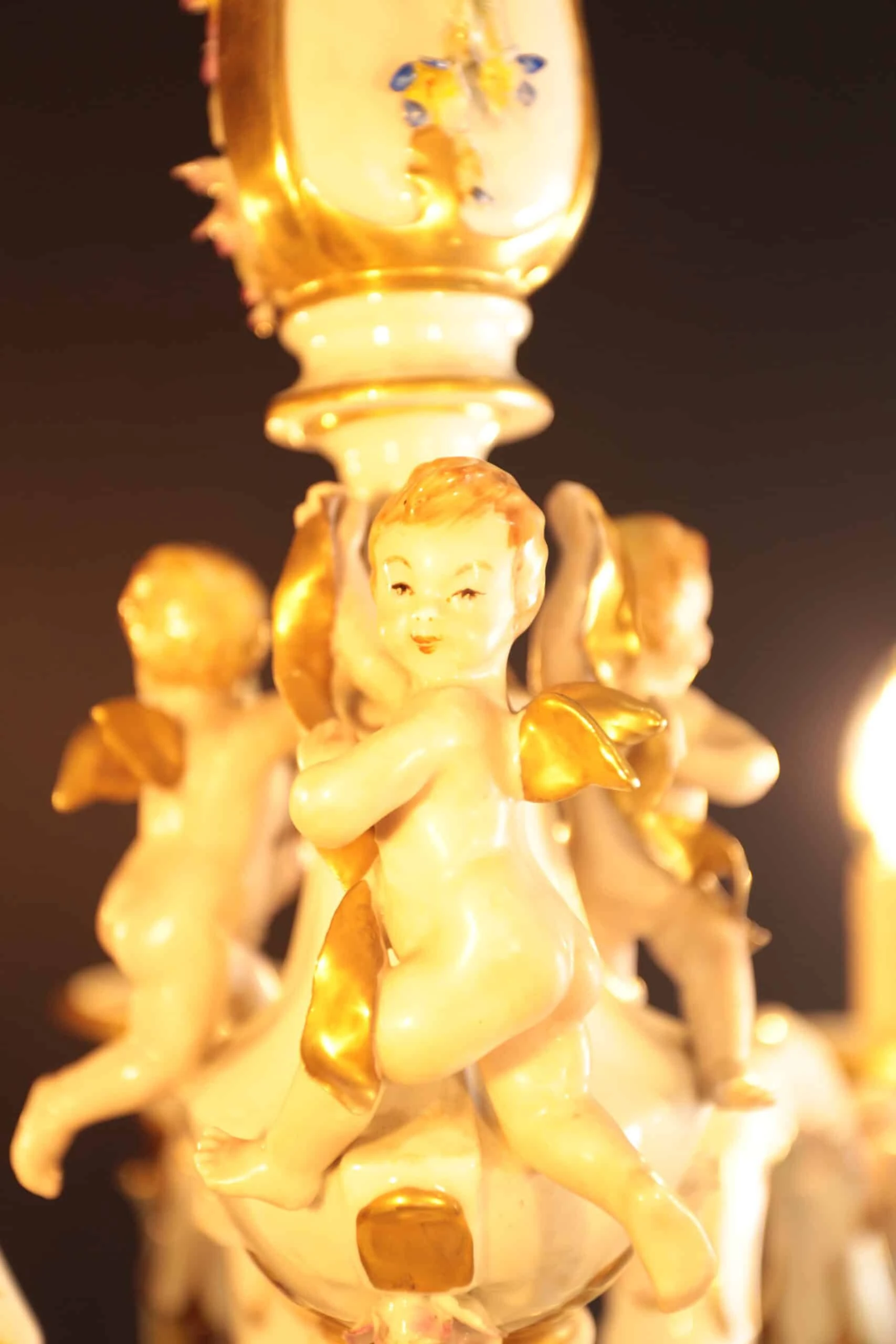 Starožitný porcelánový lustr značený DZ