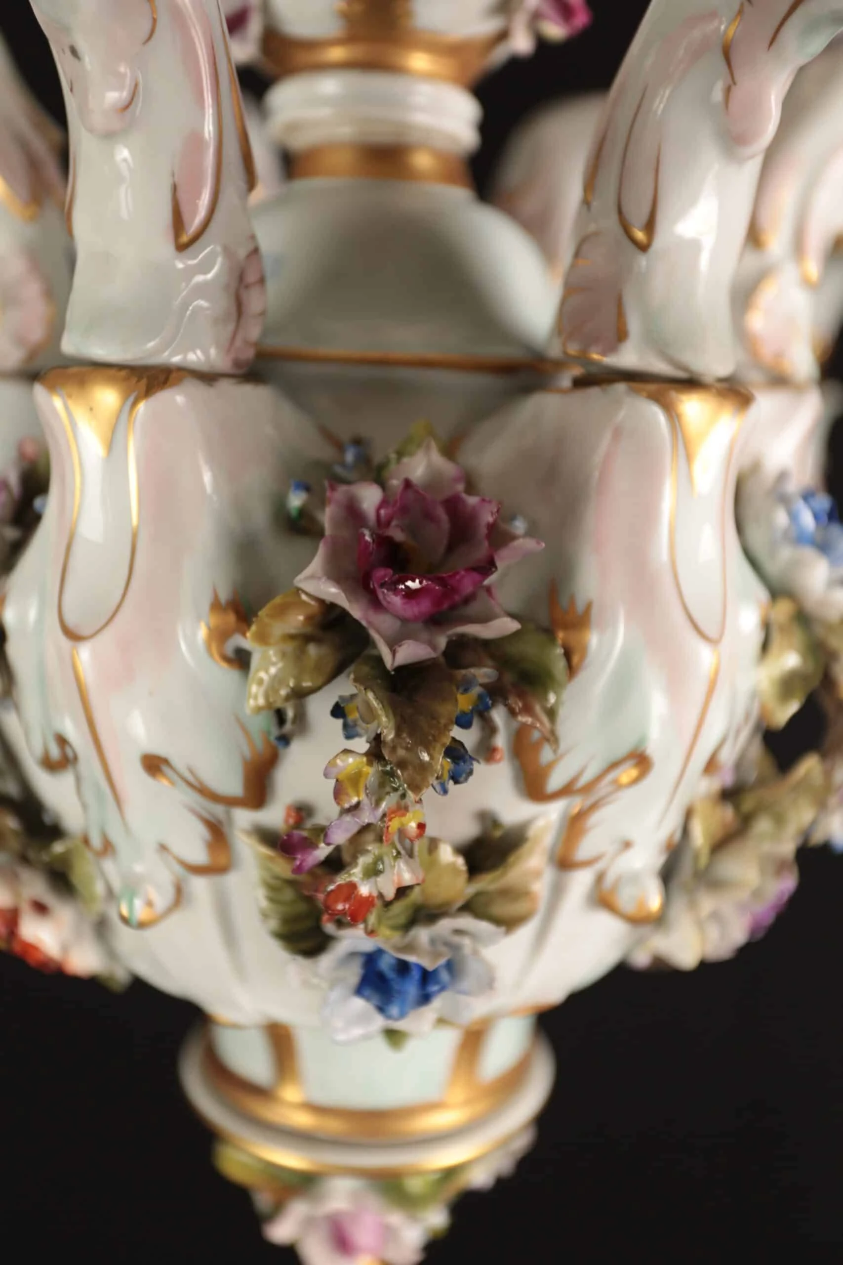 Starožitný porcelánový lustr značený DZ