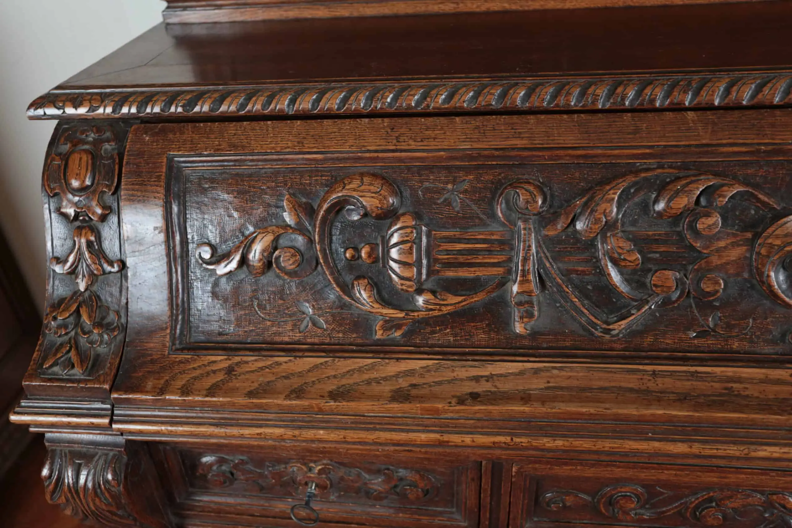 Starožitný francouzský psací stůl renesanční