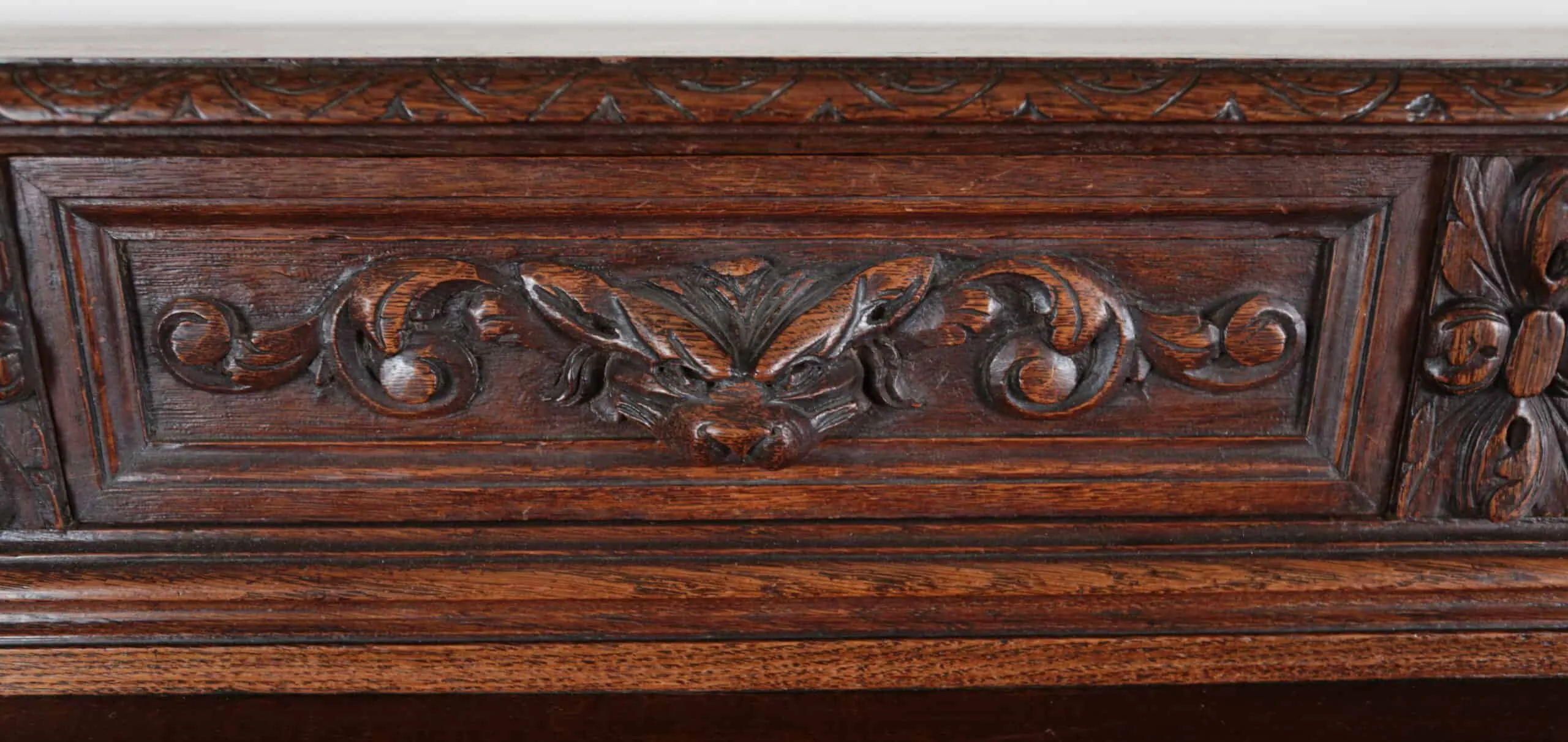 Starožitný francouzský psací stůl renesanční