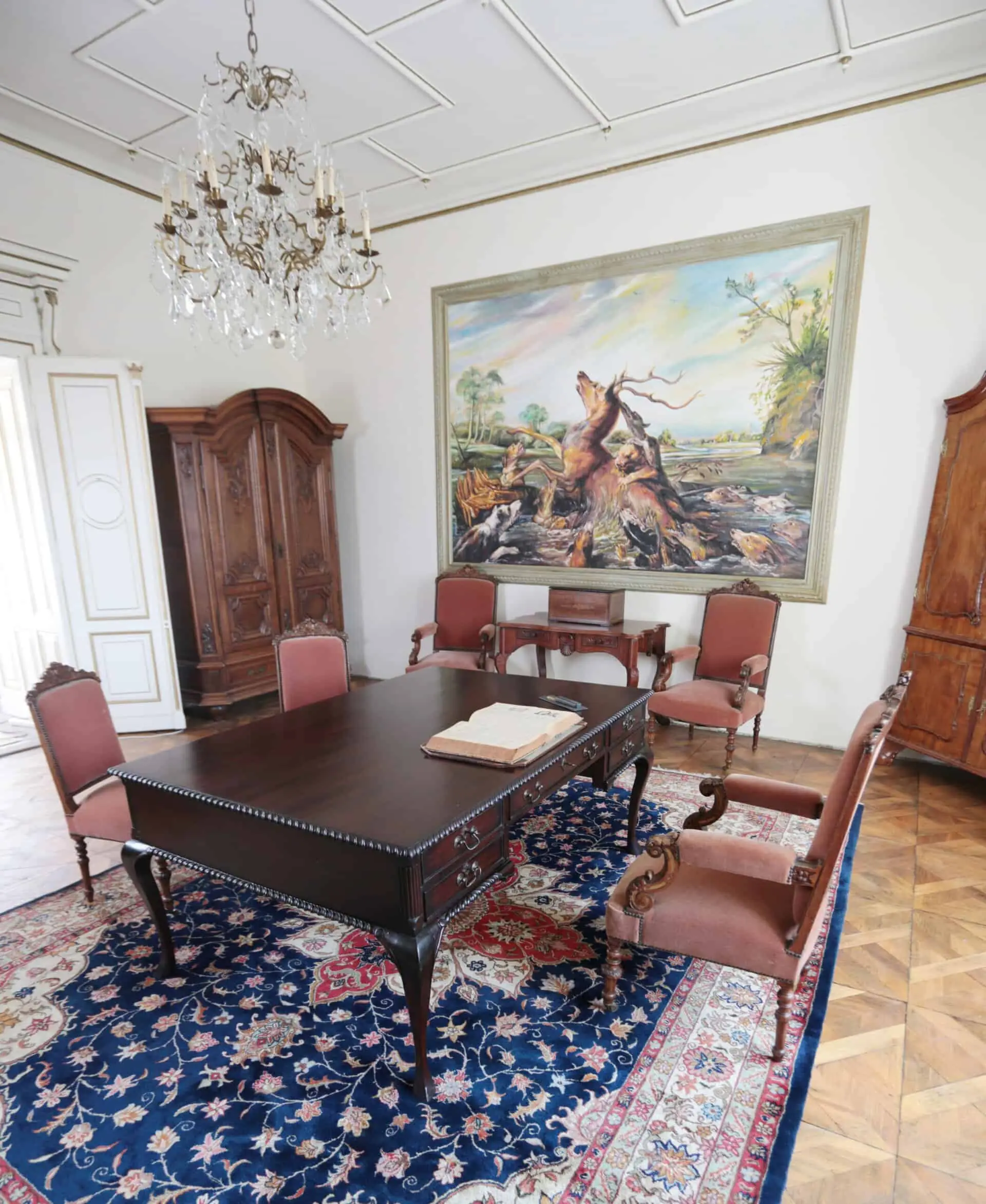Velký starožitný psací stůl zrestaurovaný