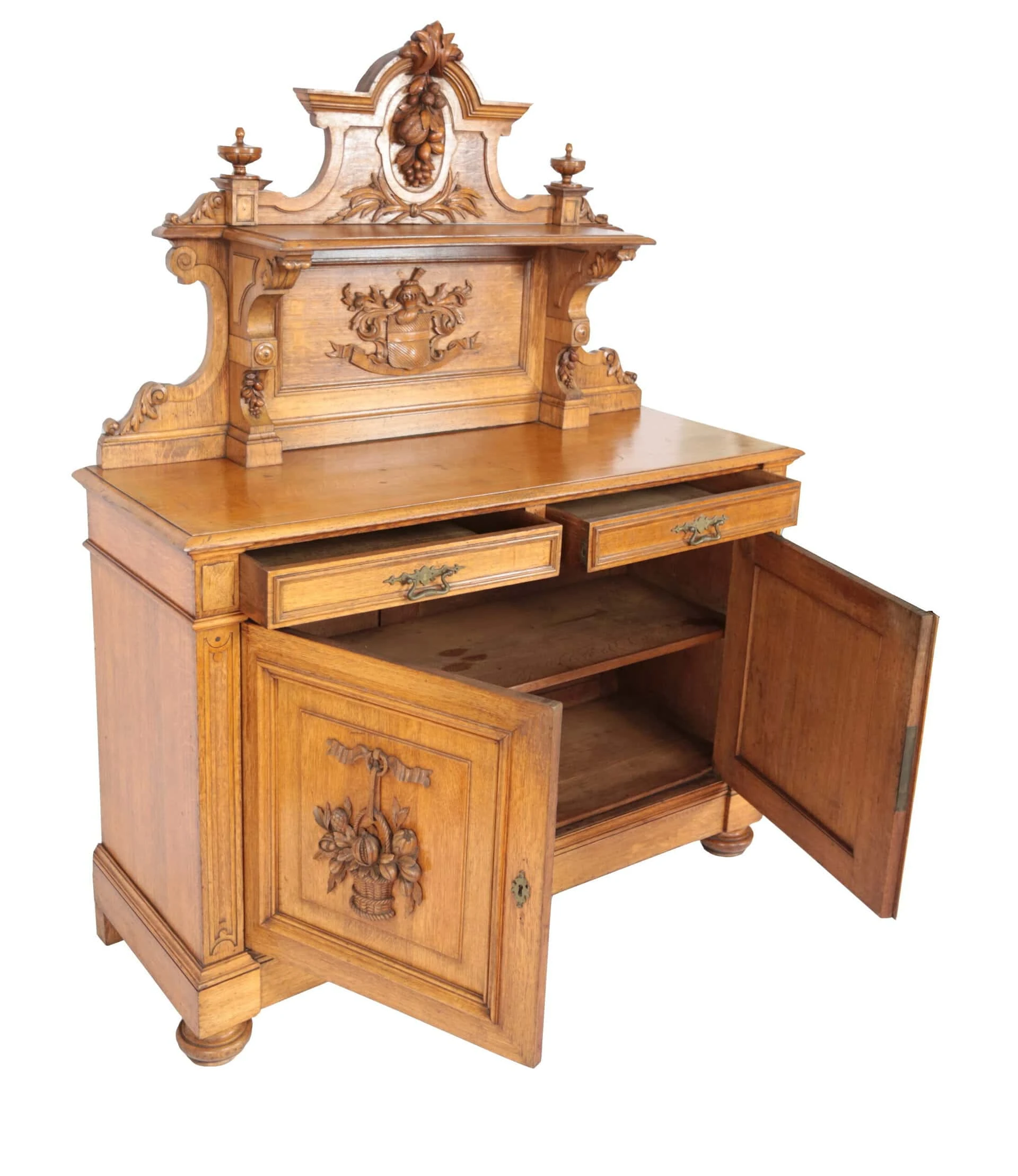 Párové neorenesanční komody s erby a nástavbou