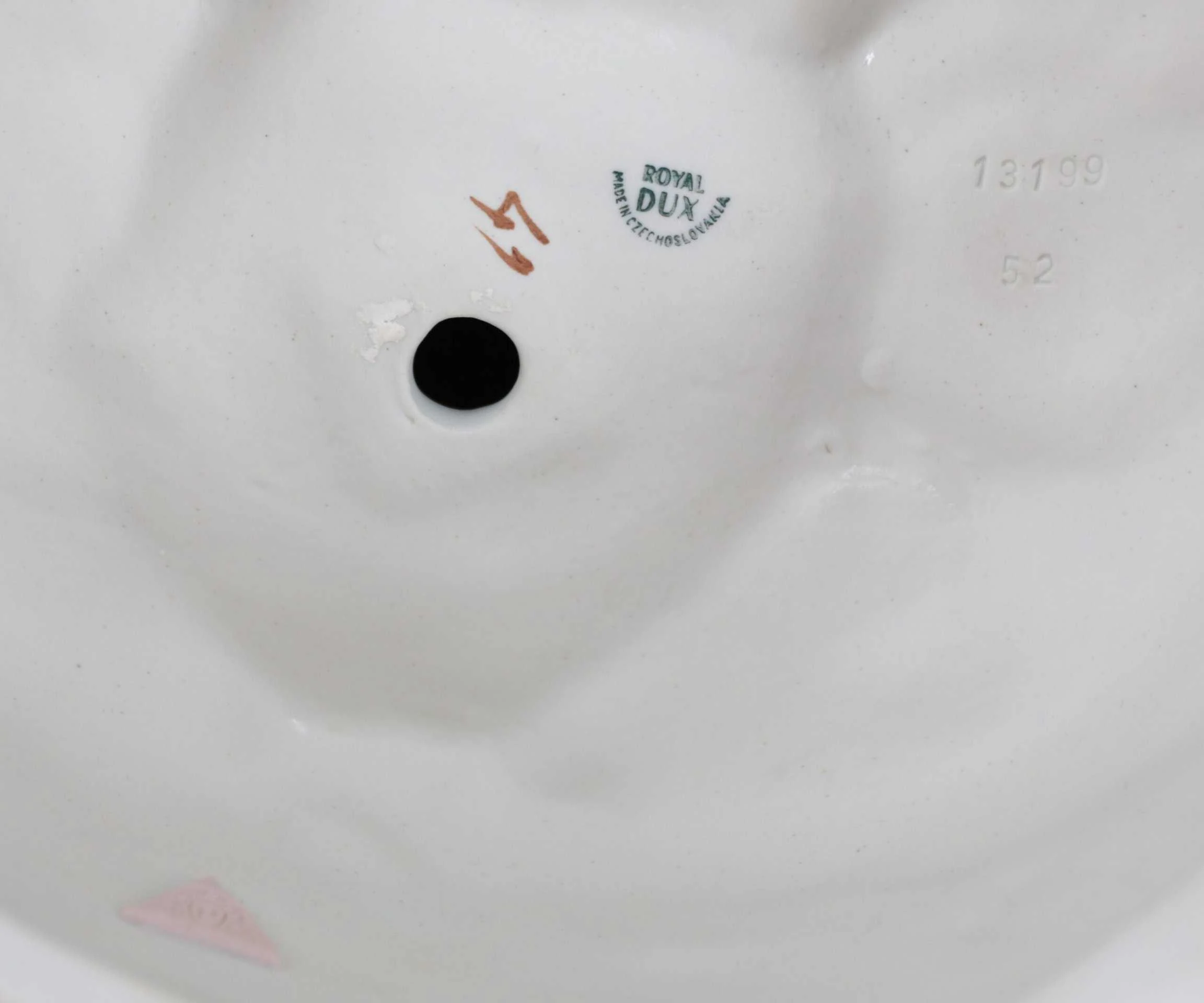 Royal Dux – Myslivec se psem a srncem Výška 52,5 cm