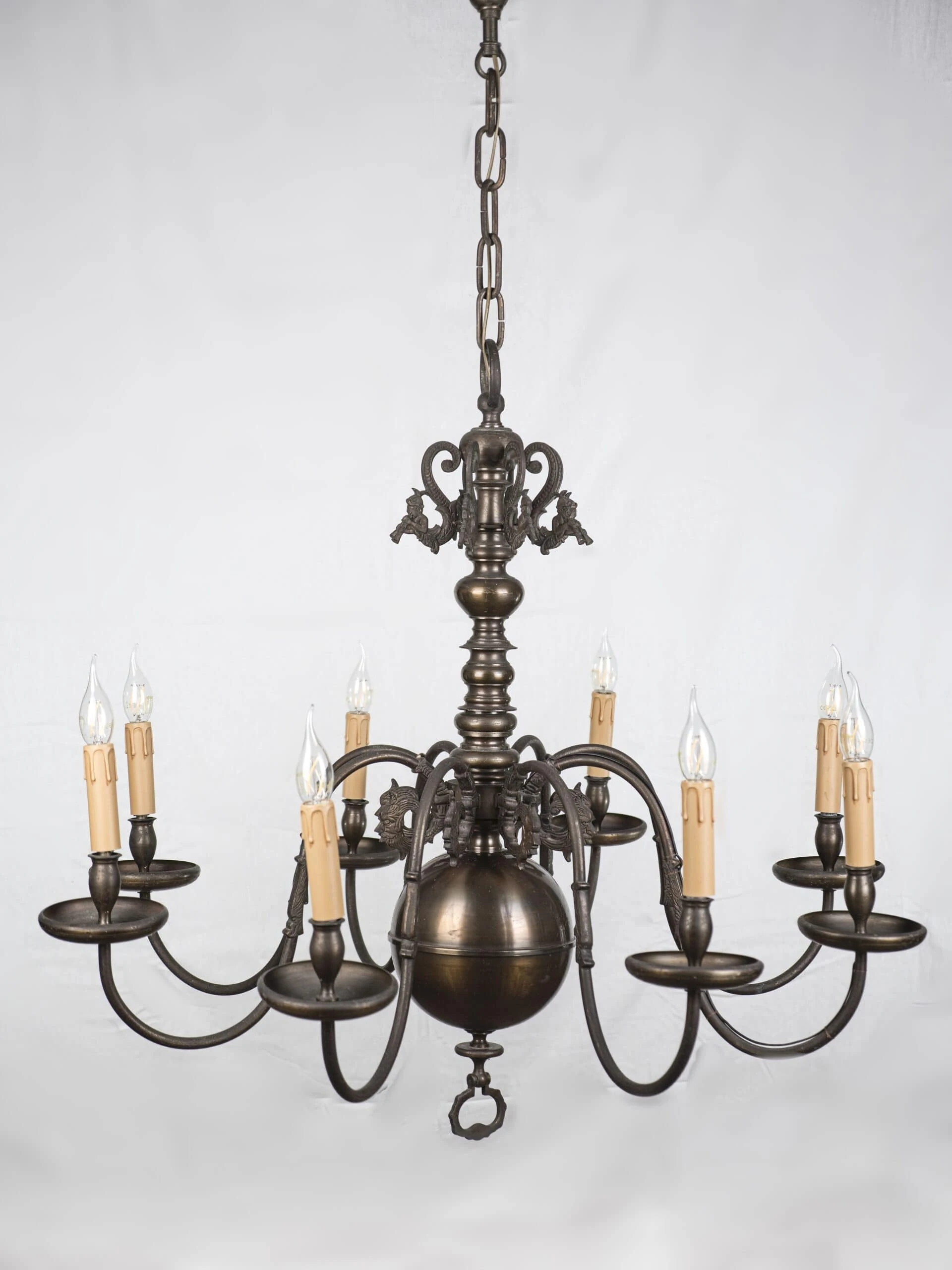 Starožitný bronzový lustr. Osmiramenný – Reservé A.K.