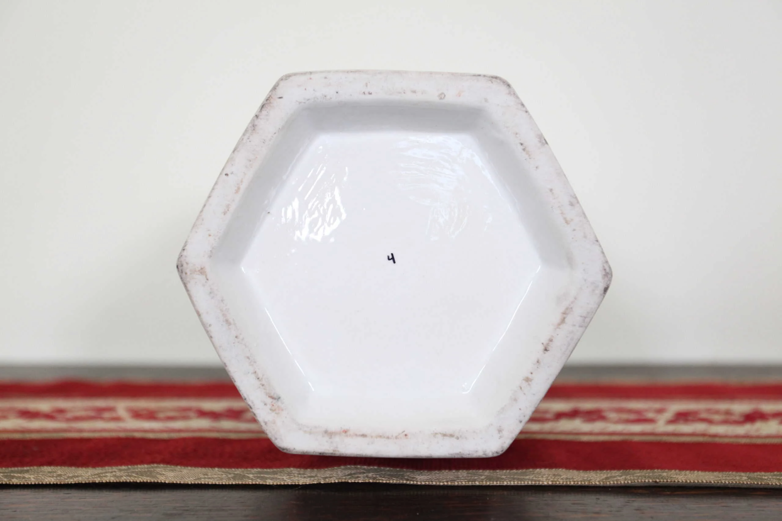 Ručně malovaná čínská váza hexagon