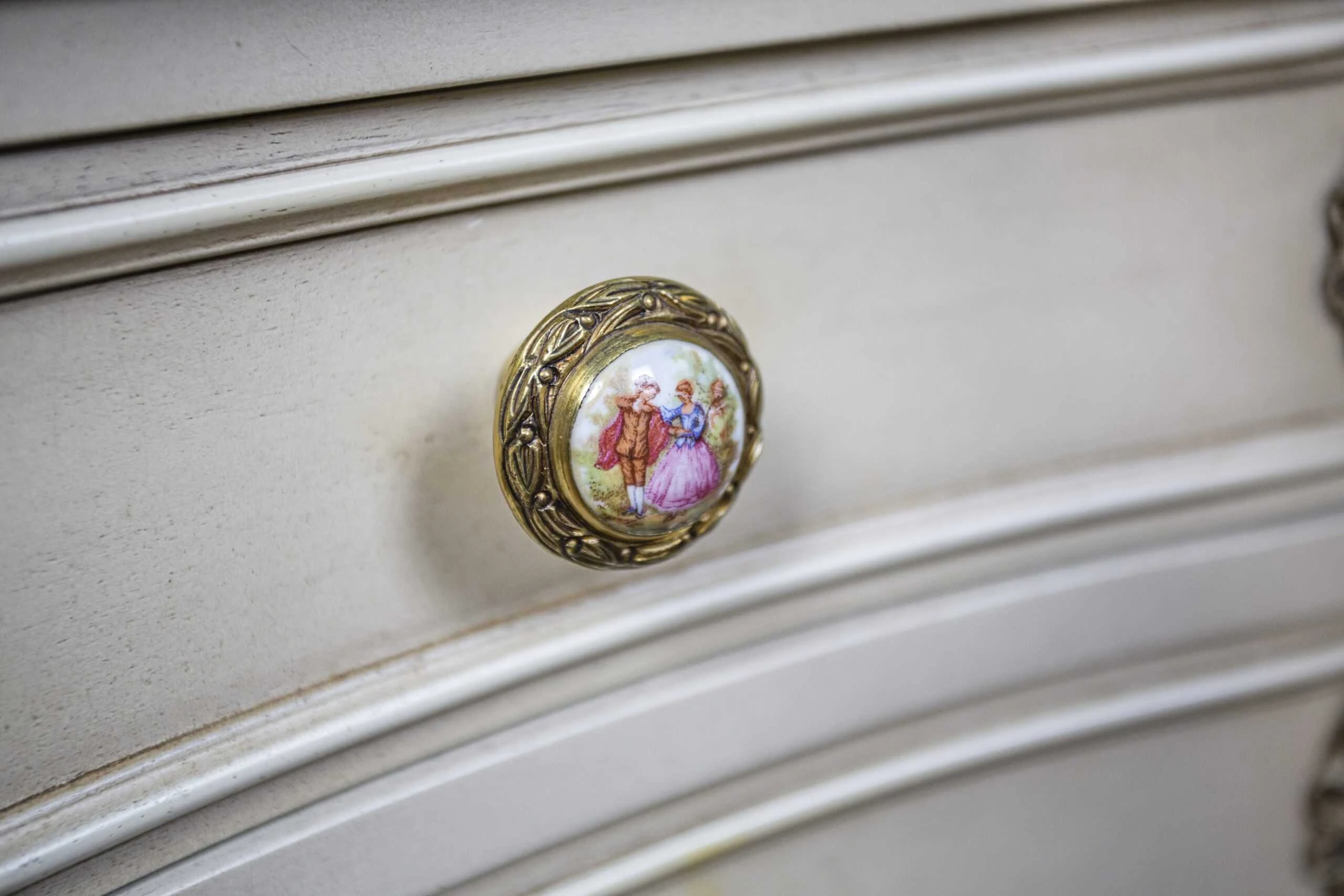 Párové bílé noční stolky