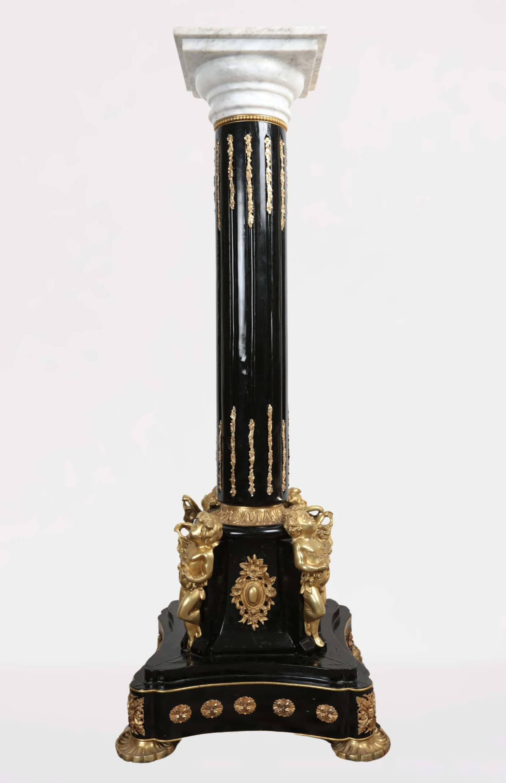 Zámecký / palácový podstavec s Putti