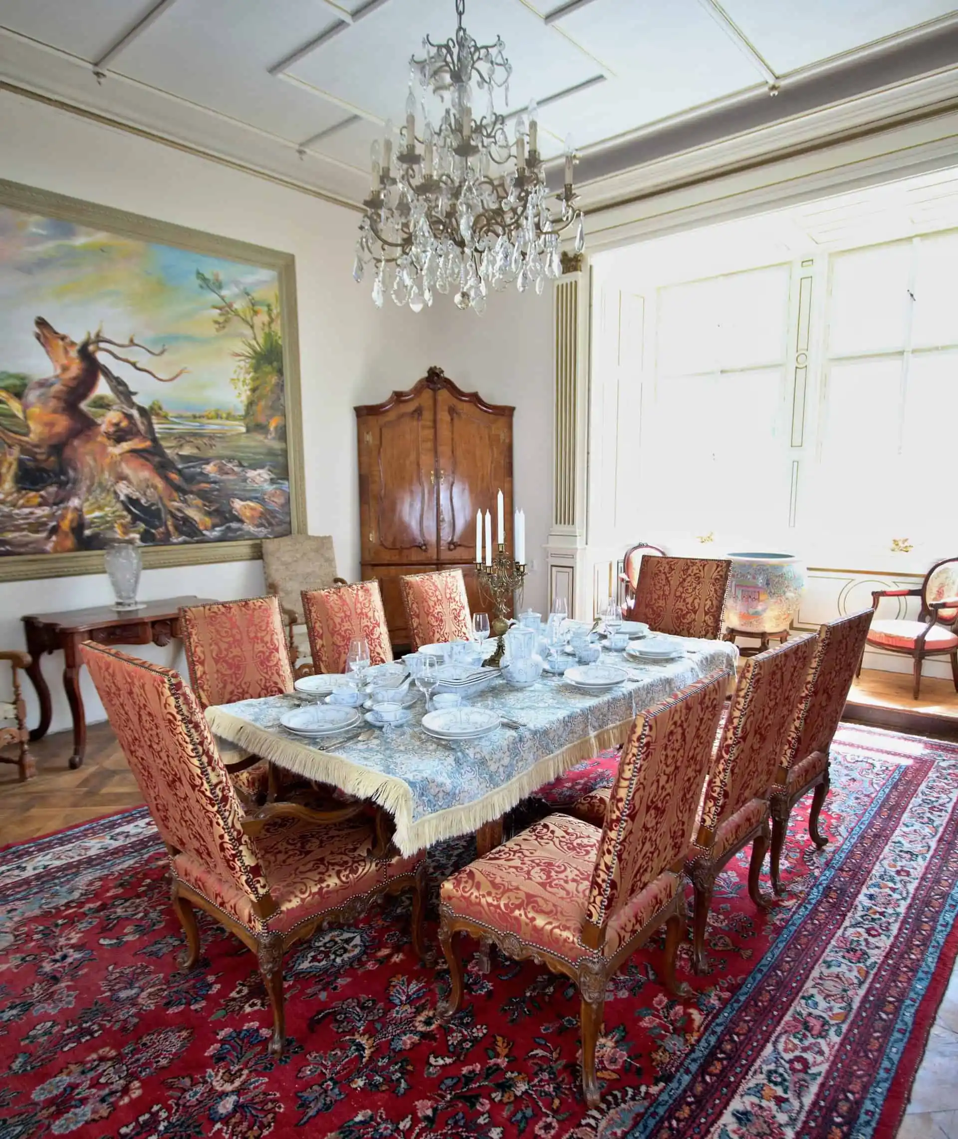 Rokokový jídelní stůl z masivního dubu, rozkládací