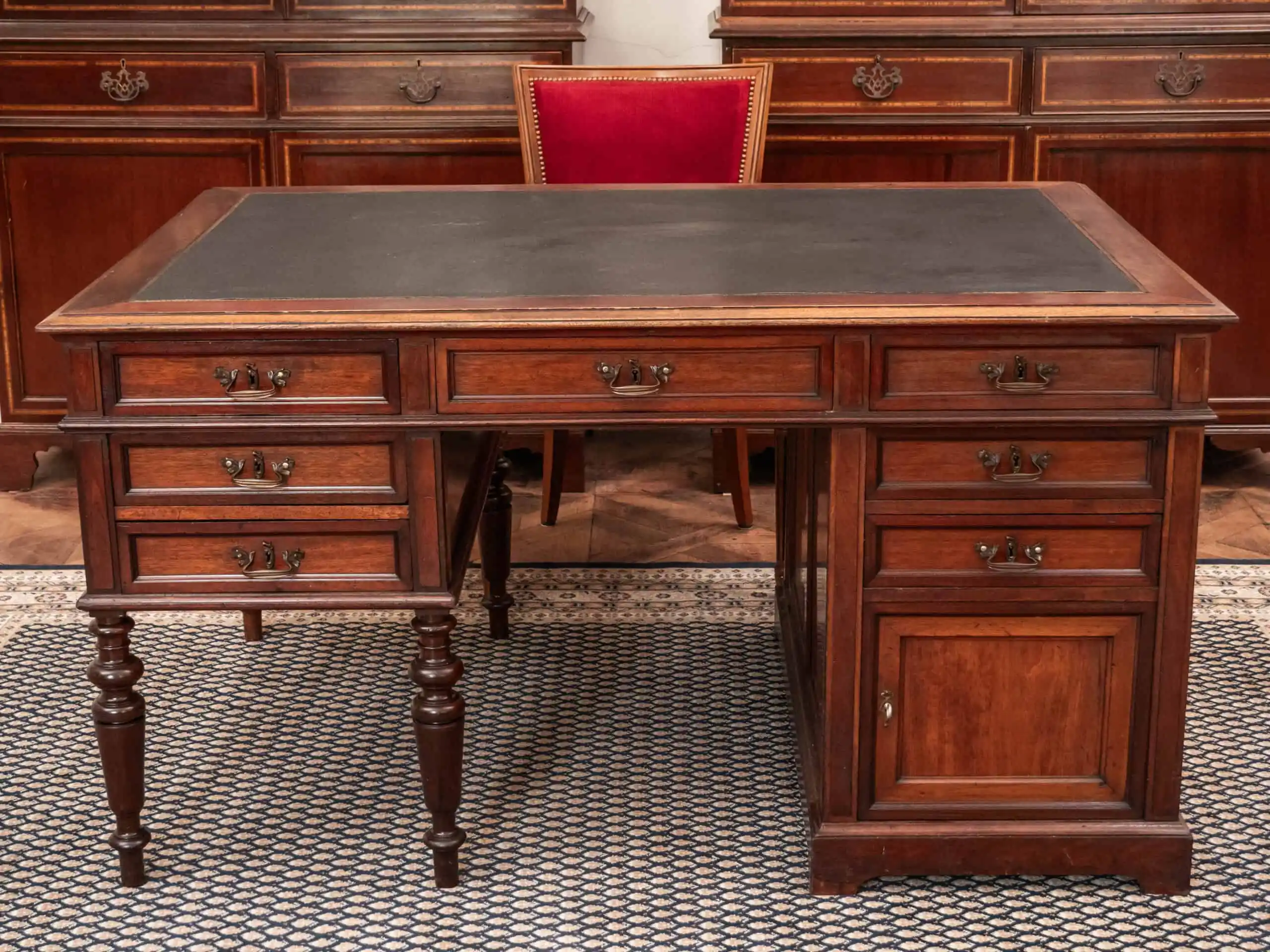 Starožitný neoklasicistní francouzský psací stůl Ludvík XVI