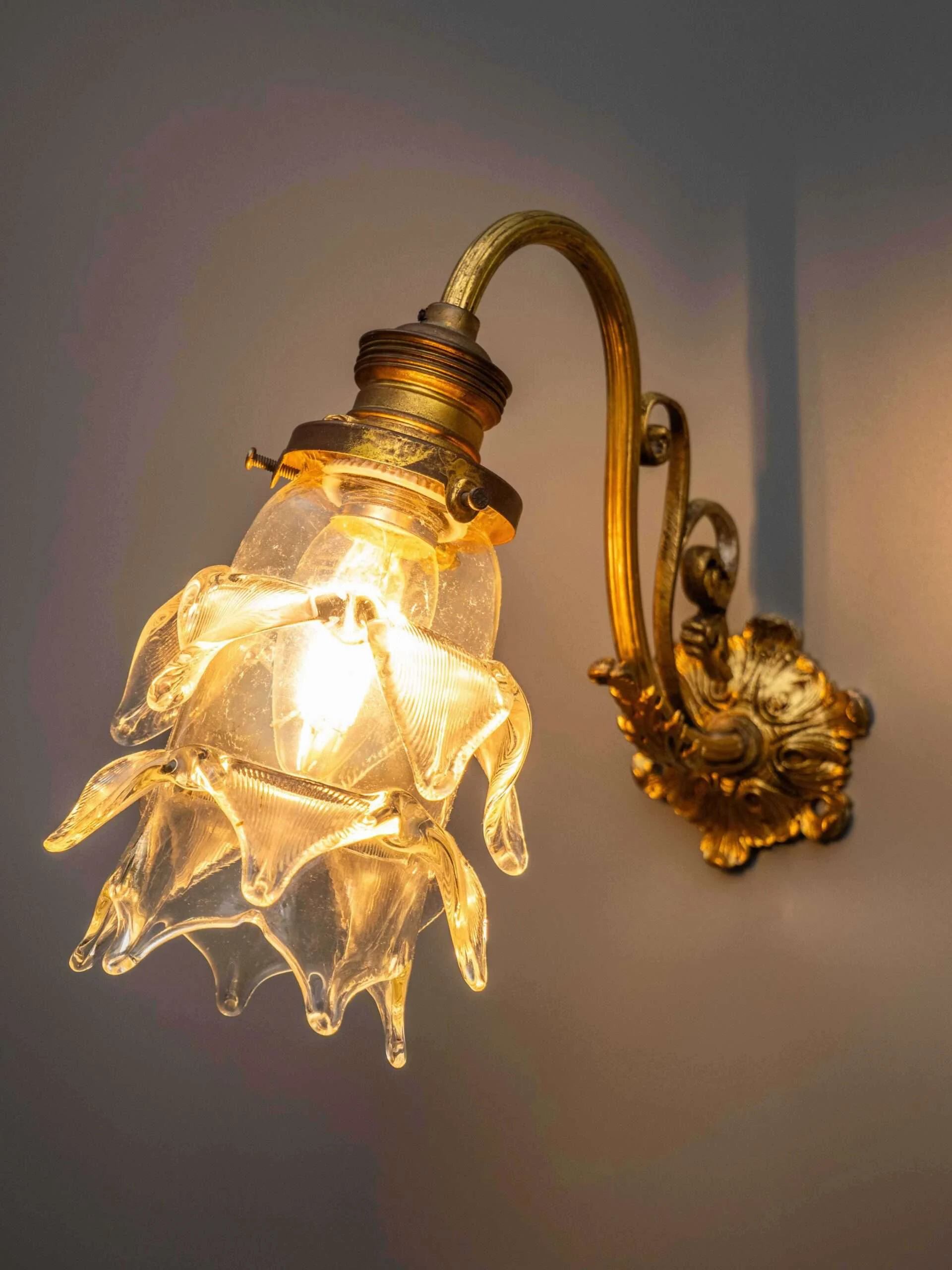 Nástěnná lampa / aplika ze zlaceného bronzu